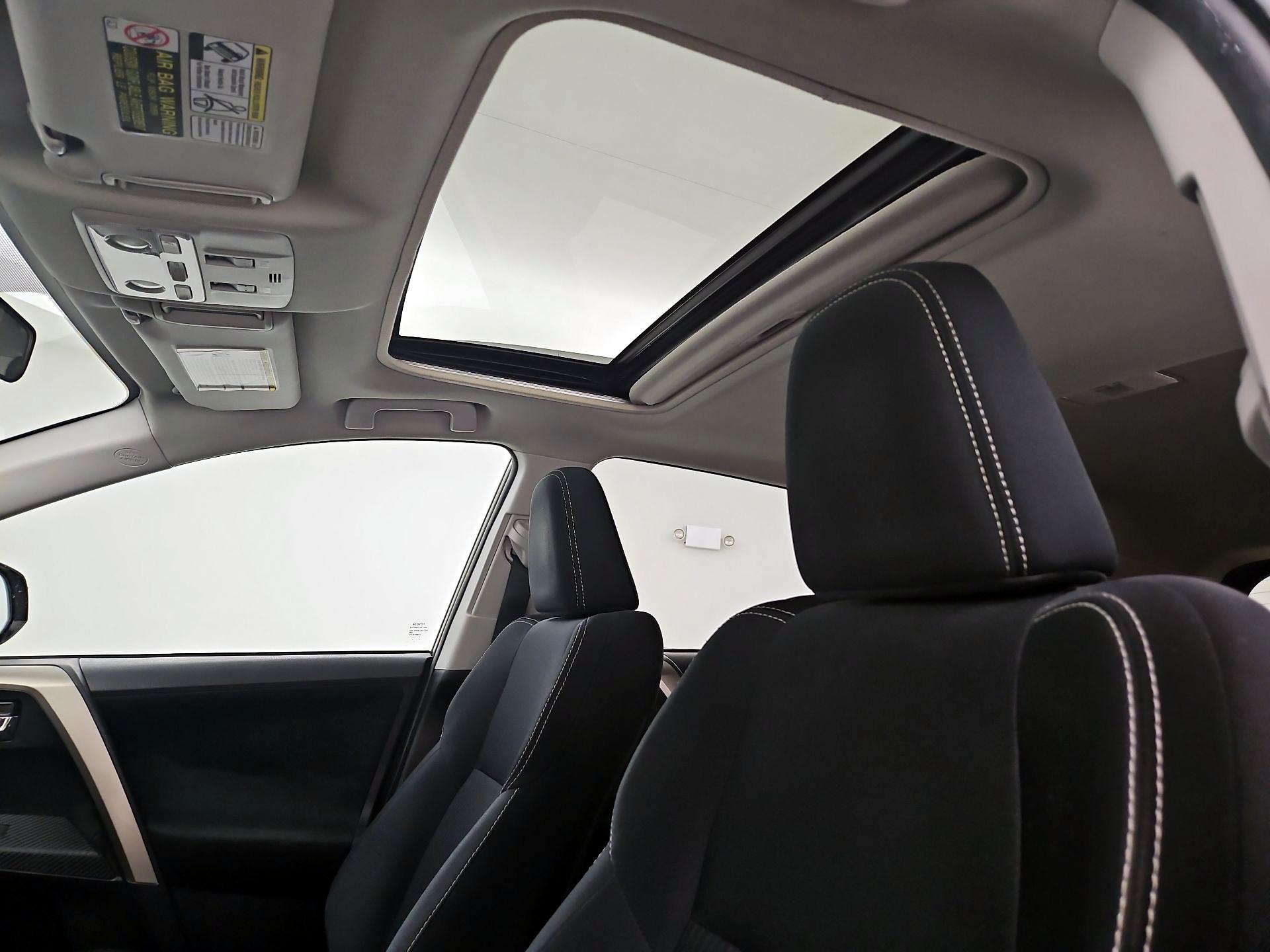Thumbnail: 2015 Toyota RAV4 - 19