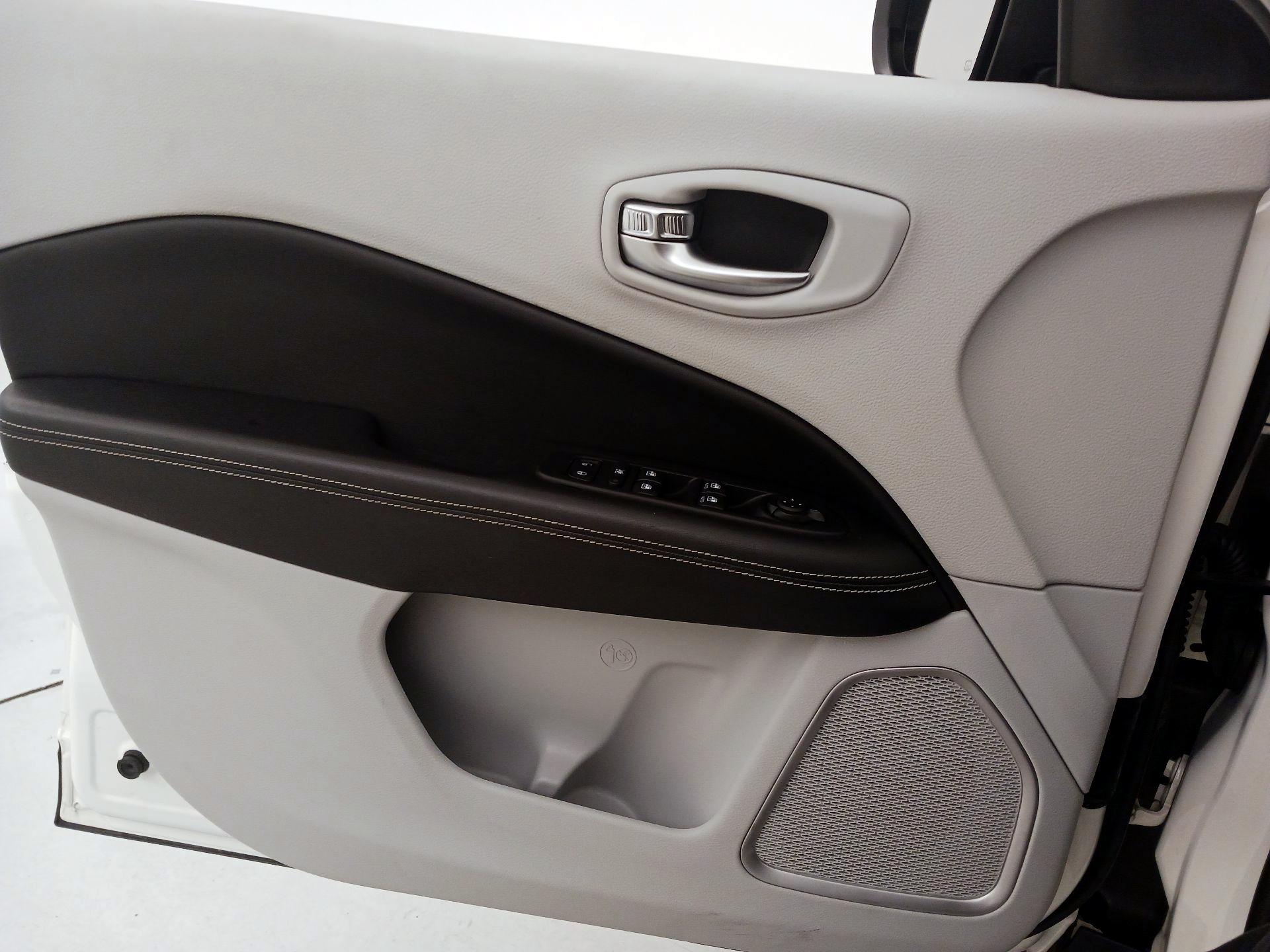 Thumbnail: 2021 Jeep Compass - 12