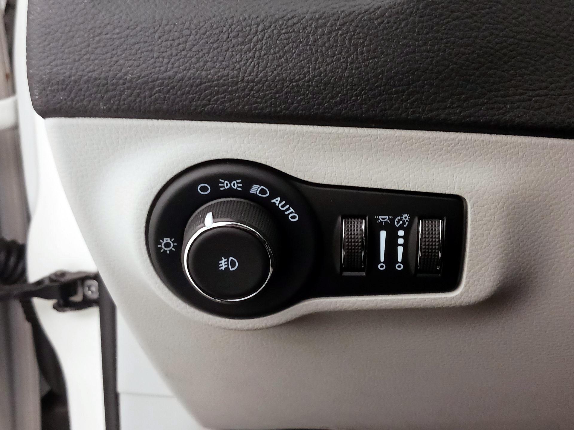 Thumbnail: 2021 Jeep Compass - 13