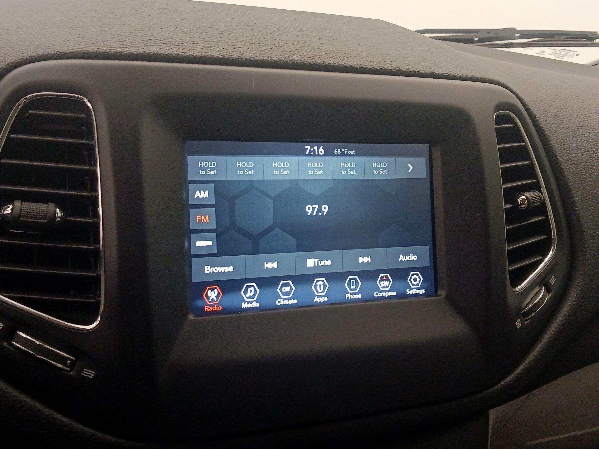 Thumbnail: 2021 Jeep Compass - 15