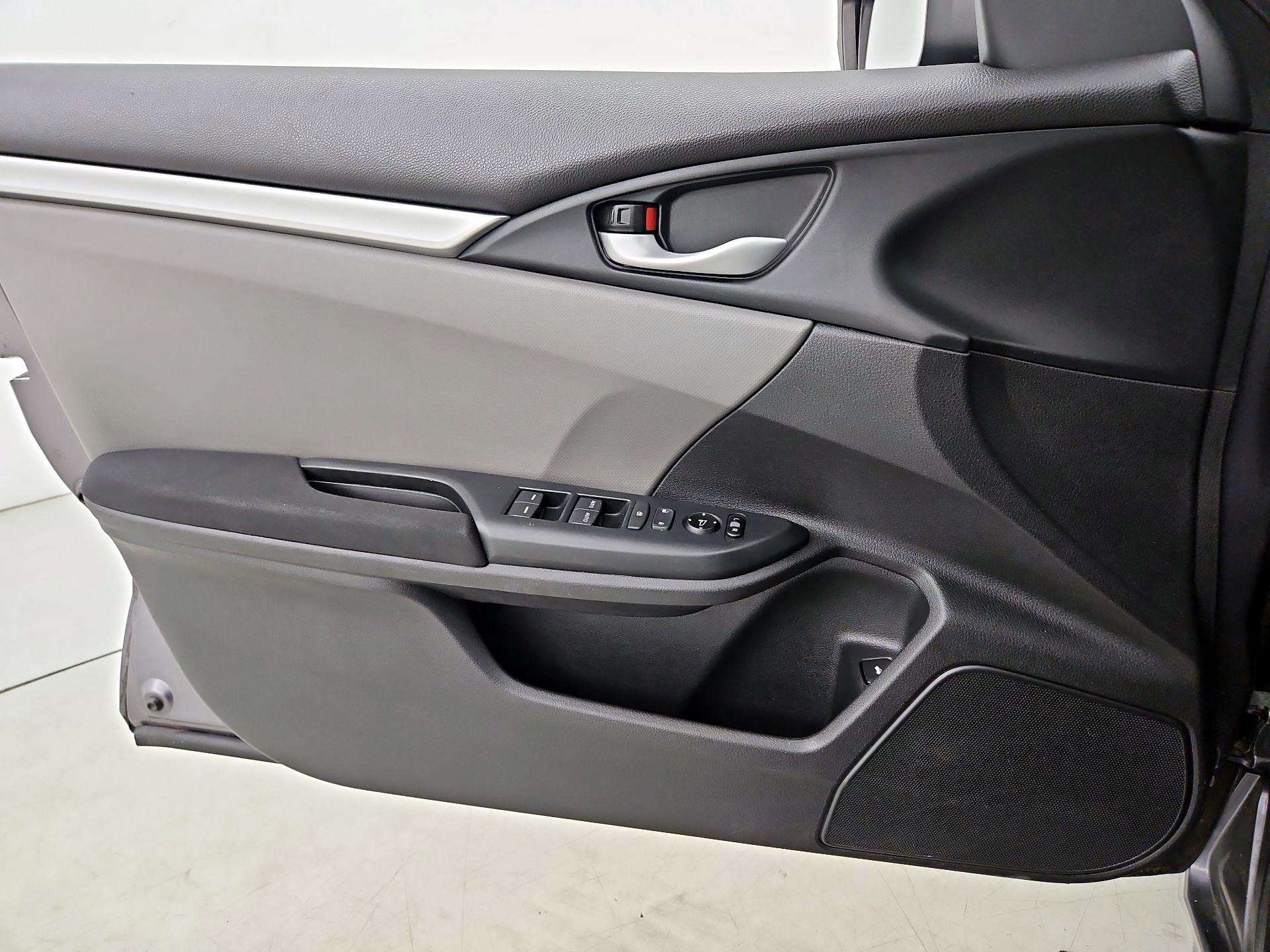 Thumbnail: 2016 Honda Civic - 12