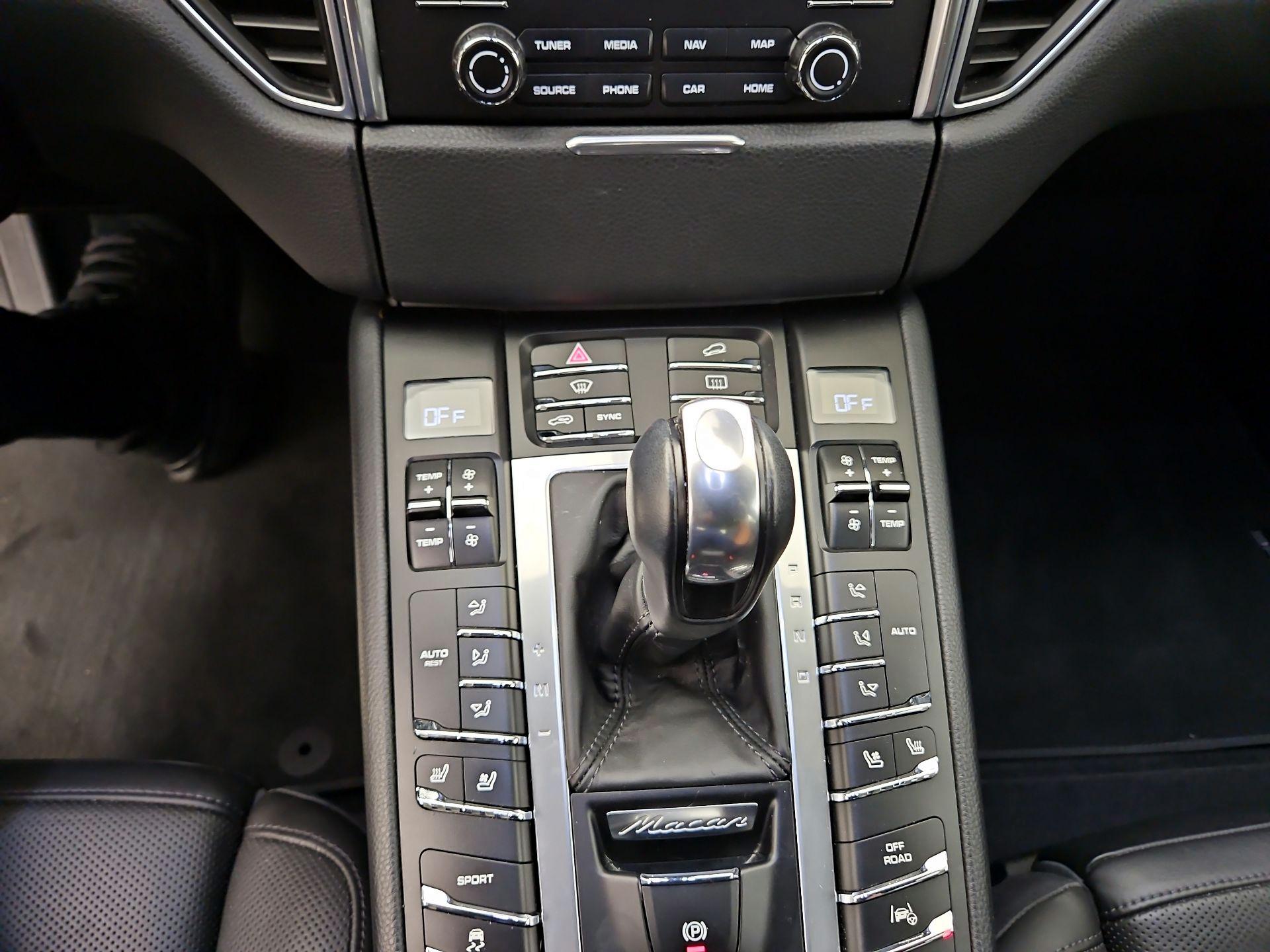 Thumbnail: 2018 Porsche Macan - 16