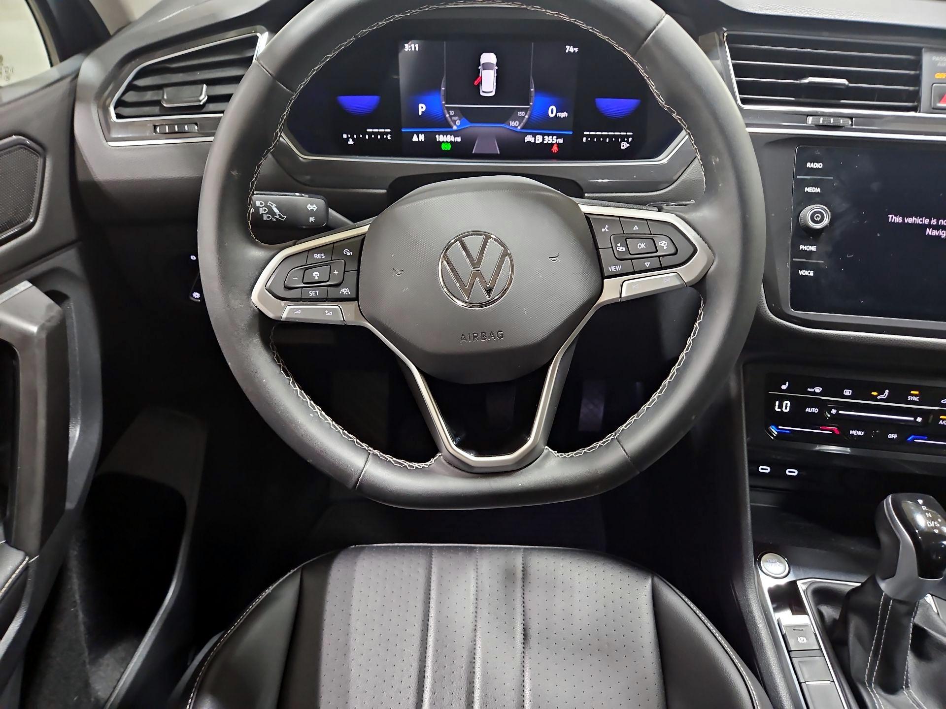 Thumbnail: 2022 Volkswagen Tiguan - 10