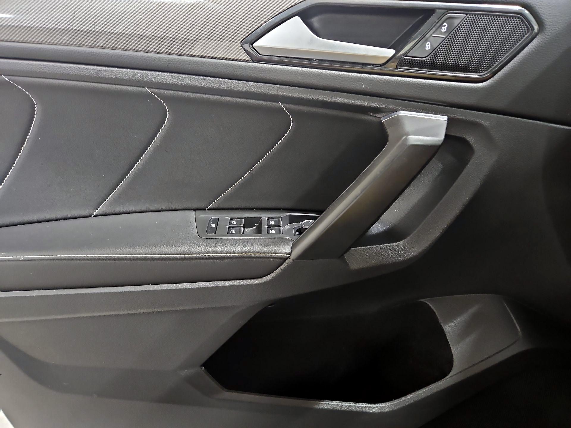 Thumbnail: 2022 Volkswagen Tiguan - 12