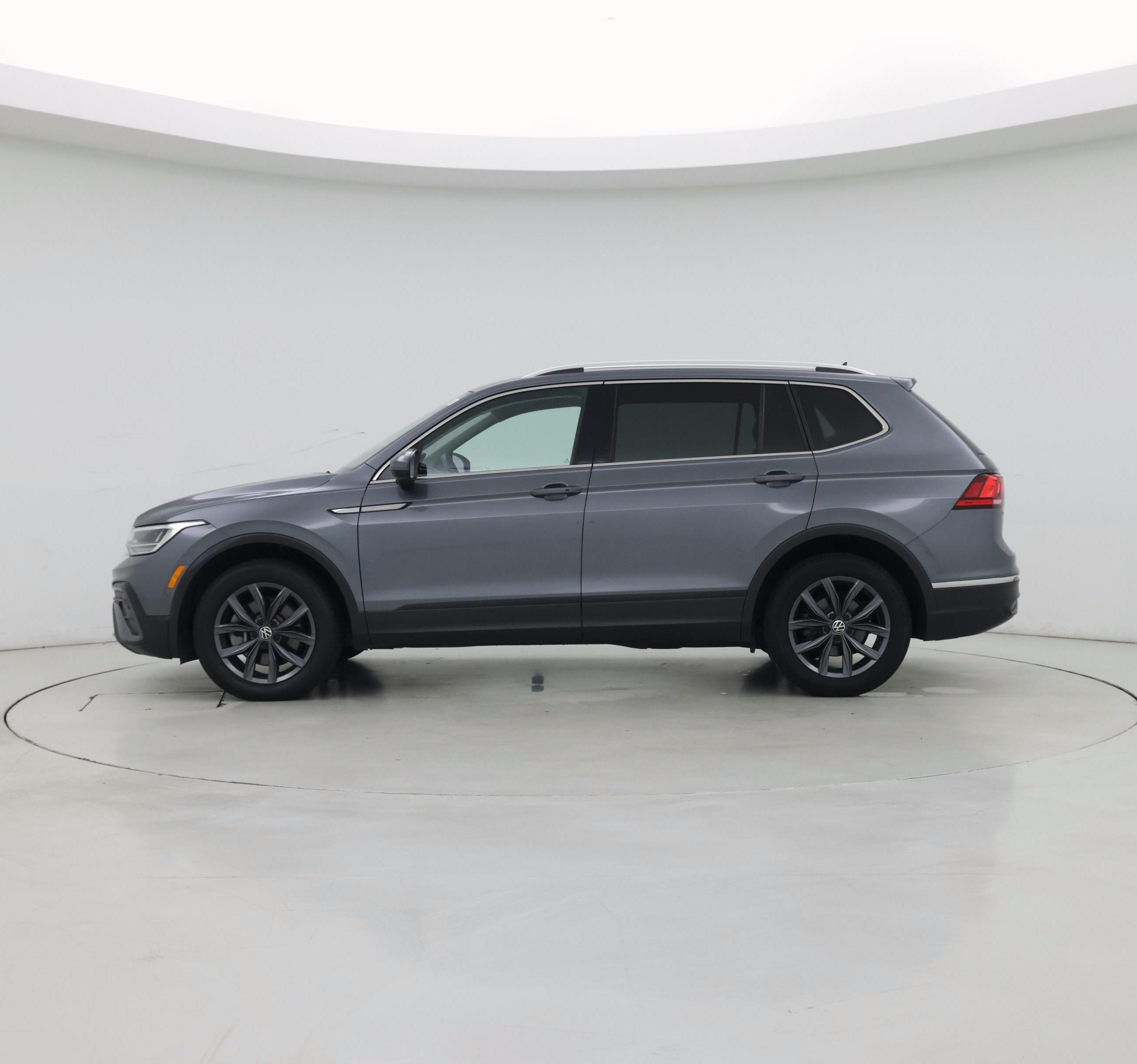 Thumbnail: 2022 Volkswagen Tiguan - 3