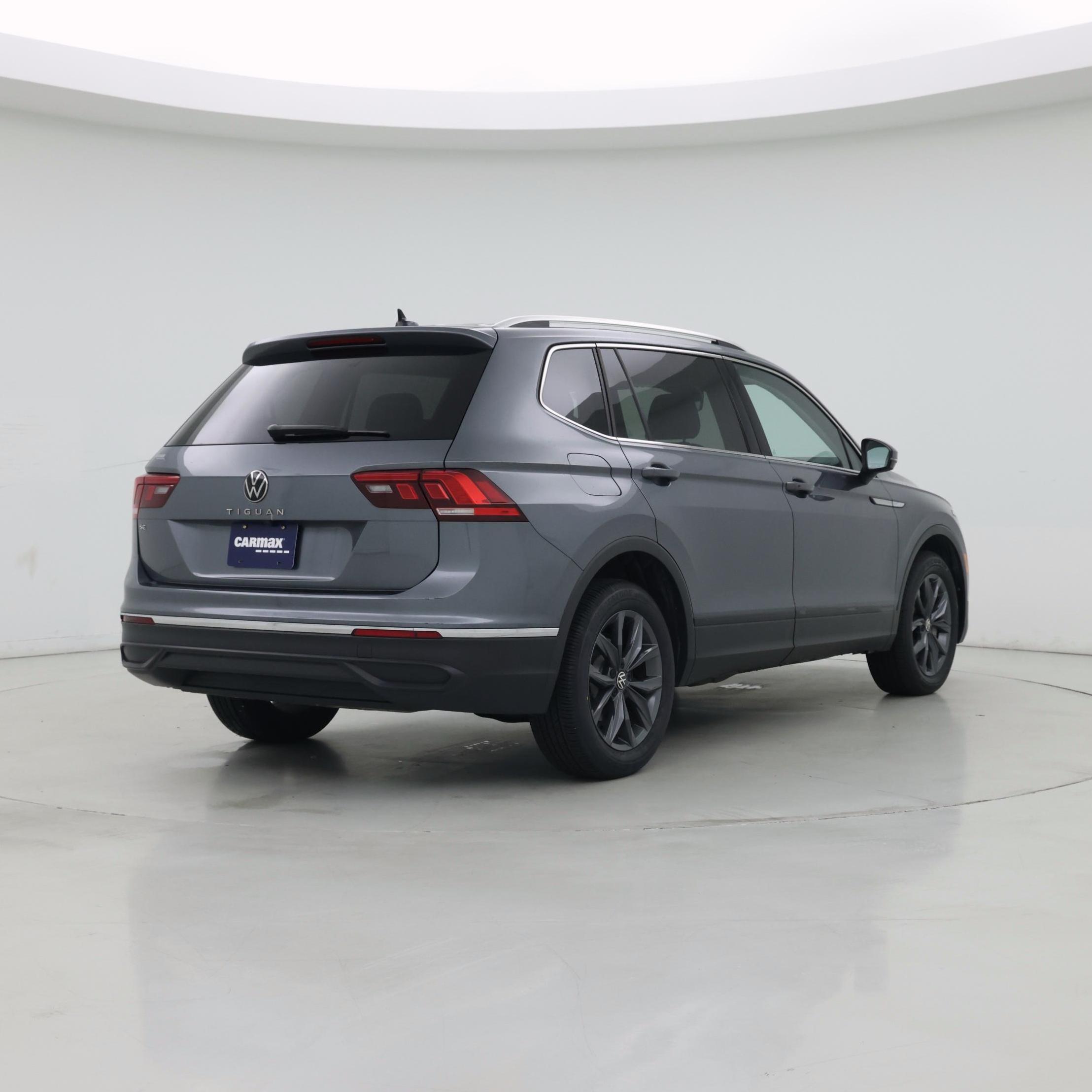 Thumbnail: 2022 Volkswagen Tiguan - 8