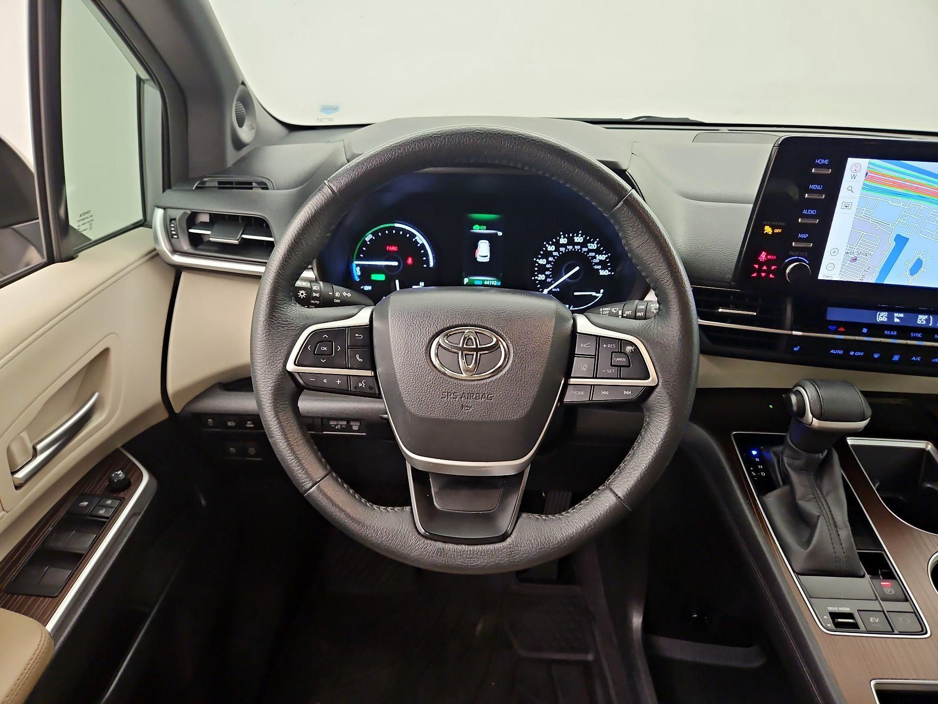 Thumbnail: 2022 Toyota Sienna - 10
