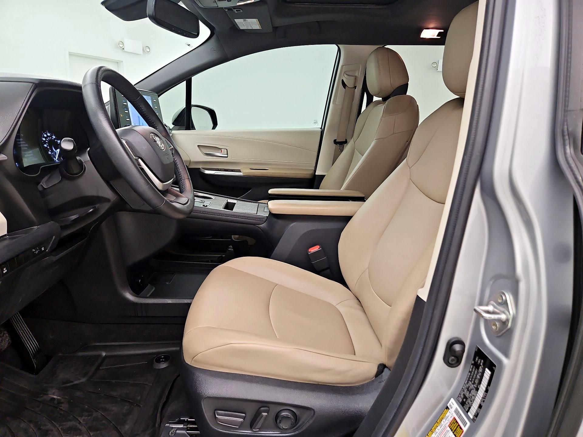 Thumbnail: 2022 Toyota Sienna - 11