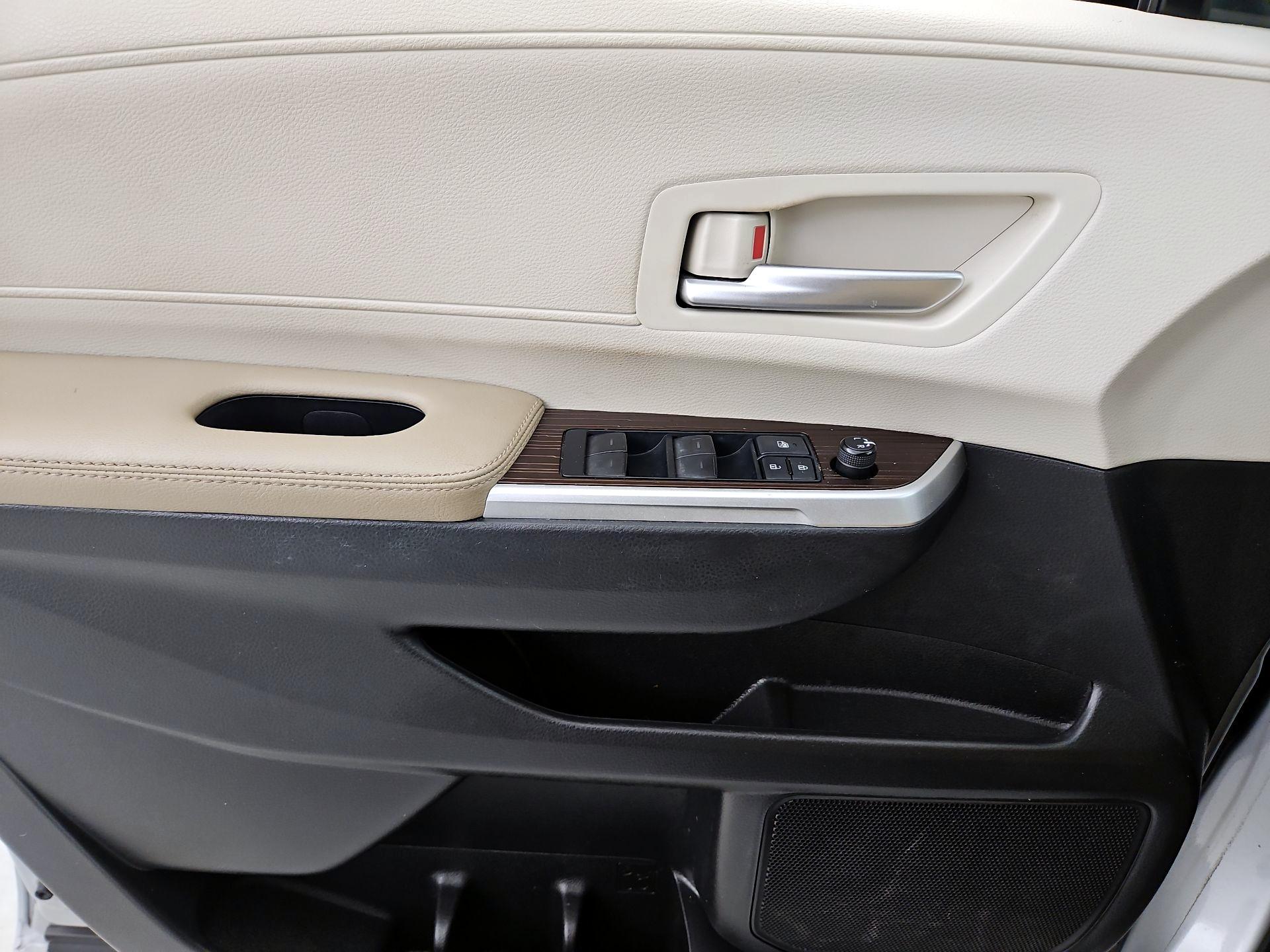 Thumbnail: 2022 Toyota Sienna - 12