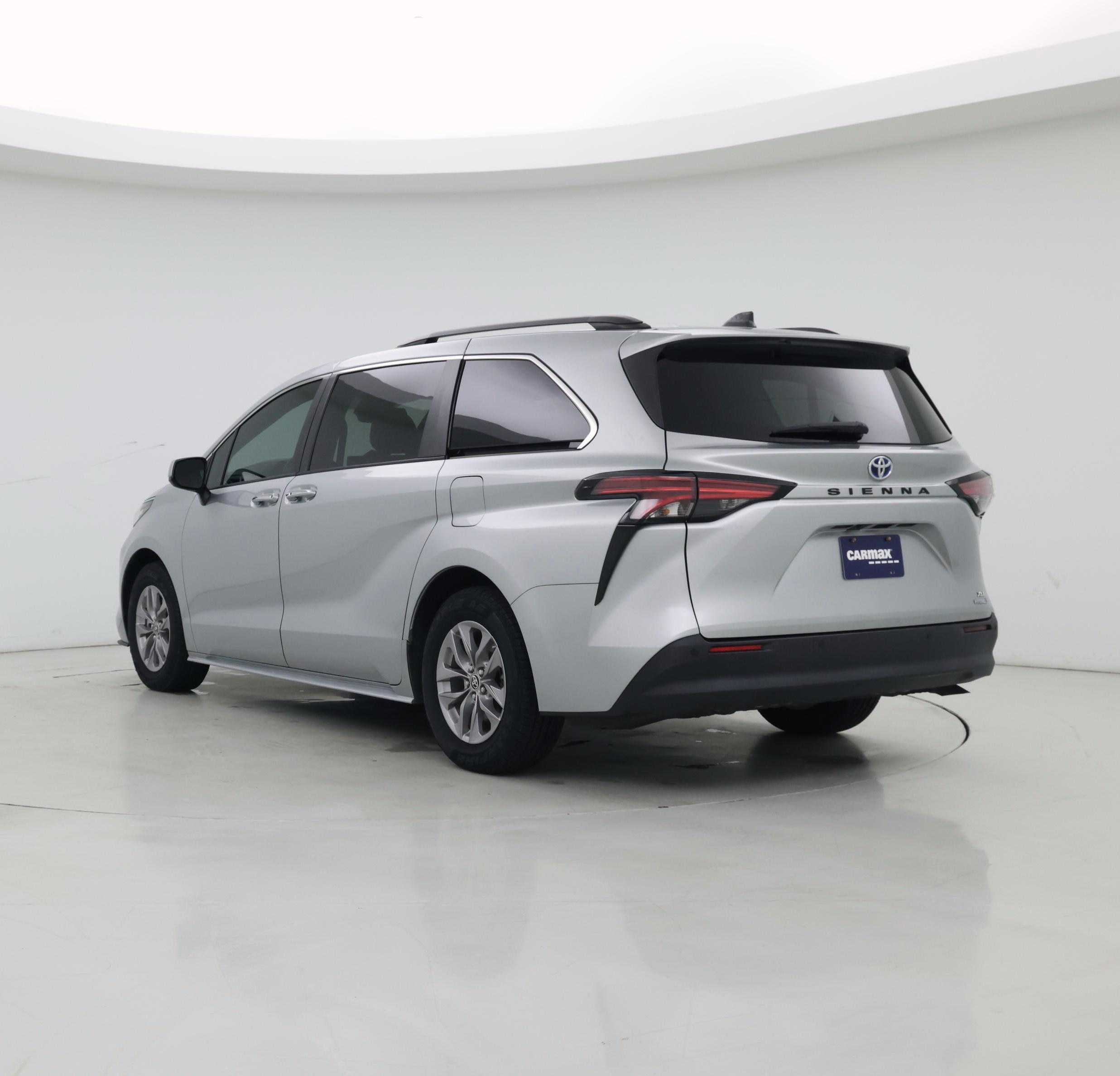 Thumbnail: 2022 Toyota Sienna - 2