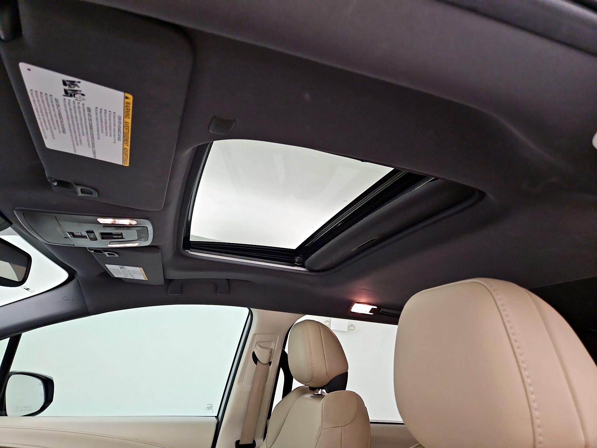 Thumbnail: 2022 Toyota Sienna - 20