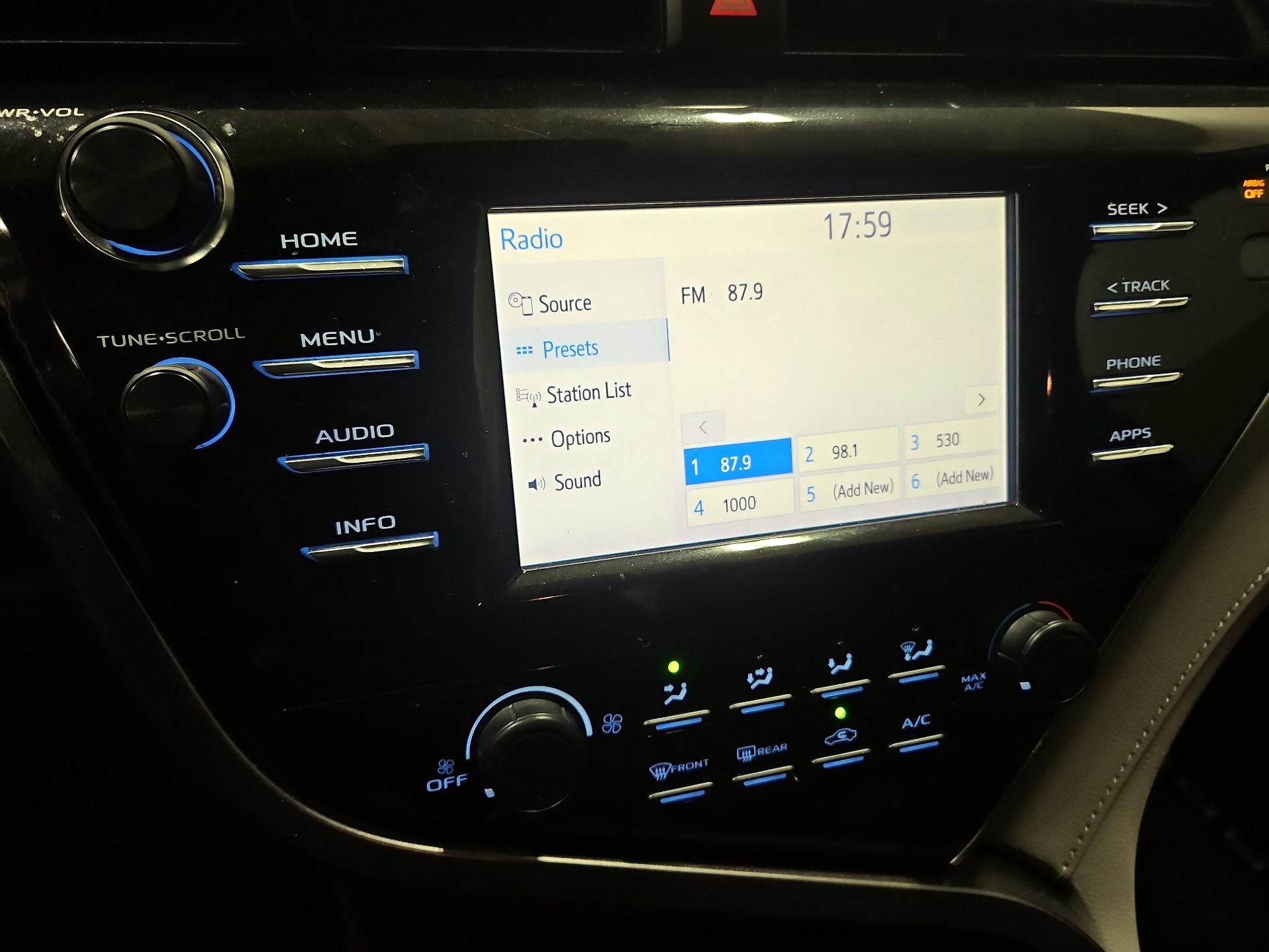 Thumbnail: 2018 Toyota Camry - 14