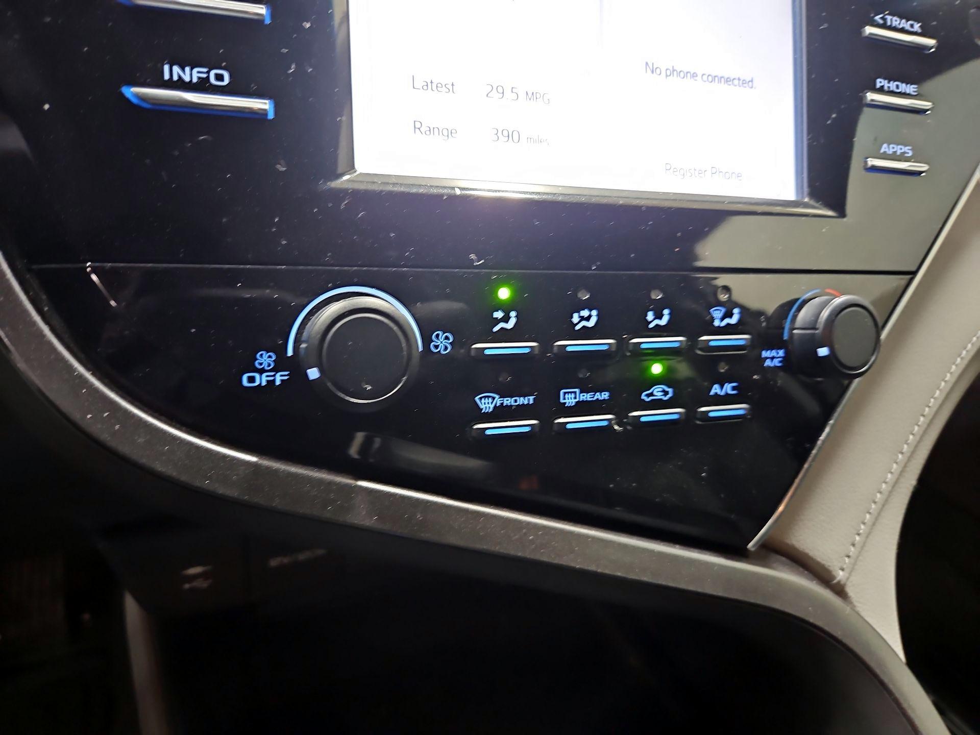 Thumbnail: 2018 Toyota Camry - 15