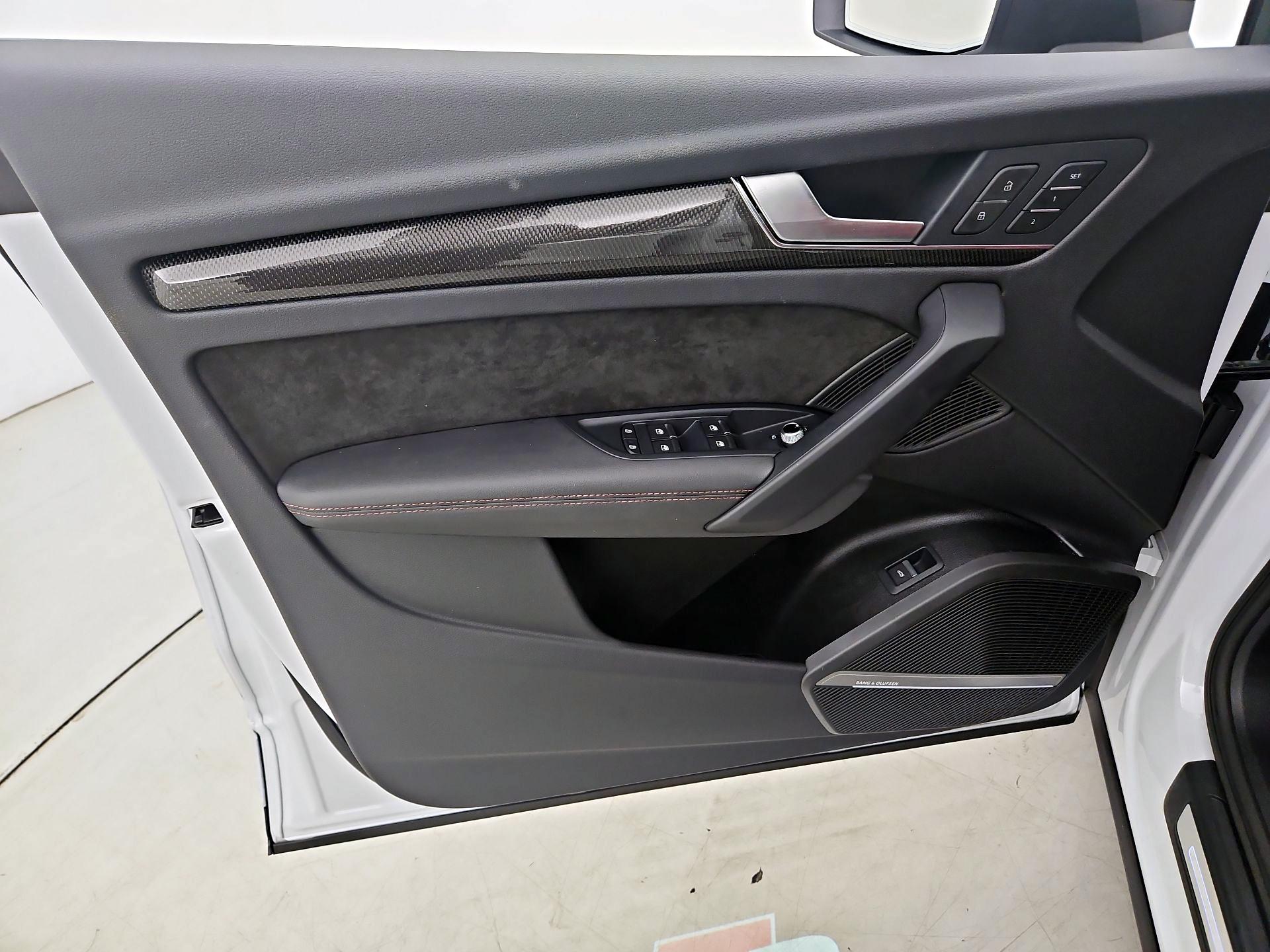 Thumbnail: 2024 Audi SQ5 - 12