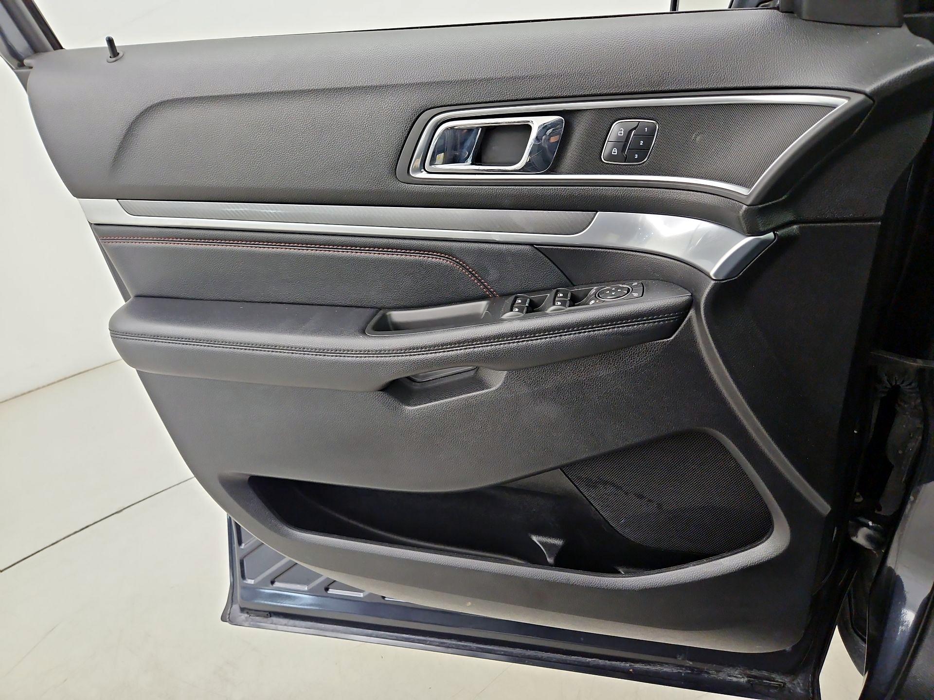 Thumbnail: 2017 Ford Explorer - 12