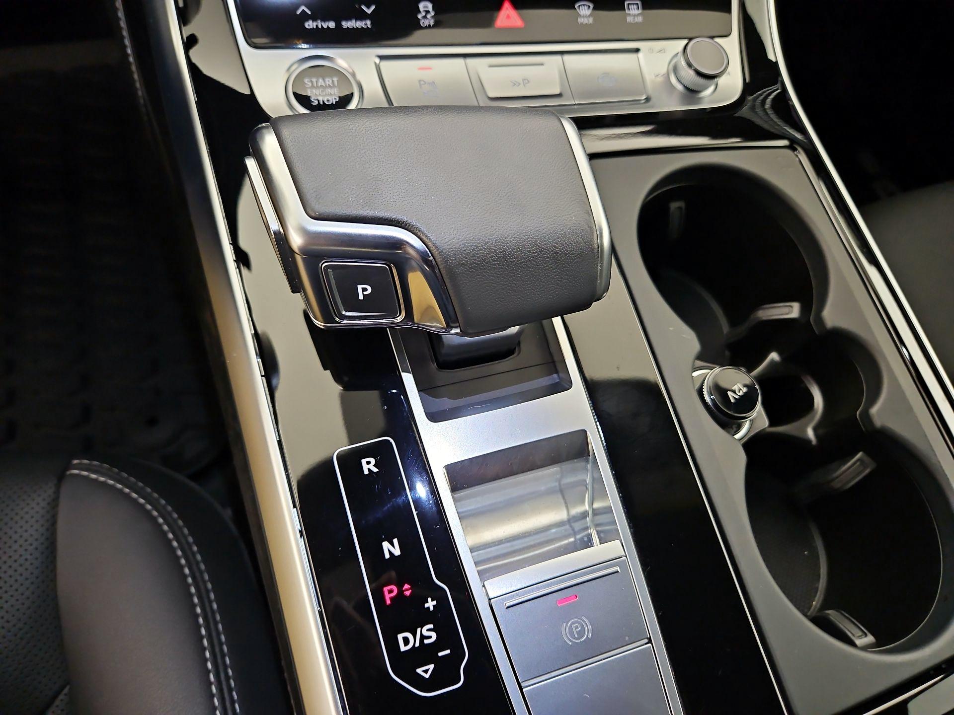 Thumbnail: 2023 Audi Q8 - 18