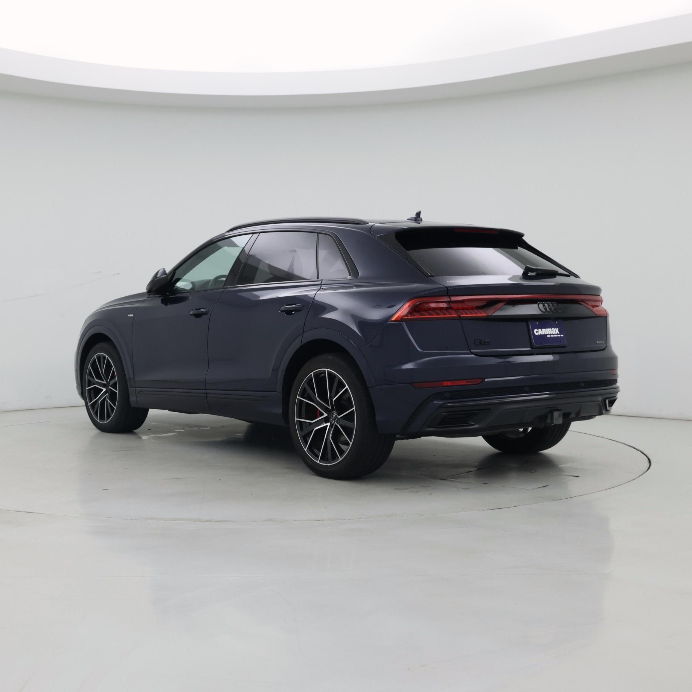 Thumbnail: 2023 Audi Q8 - 2