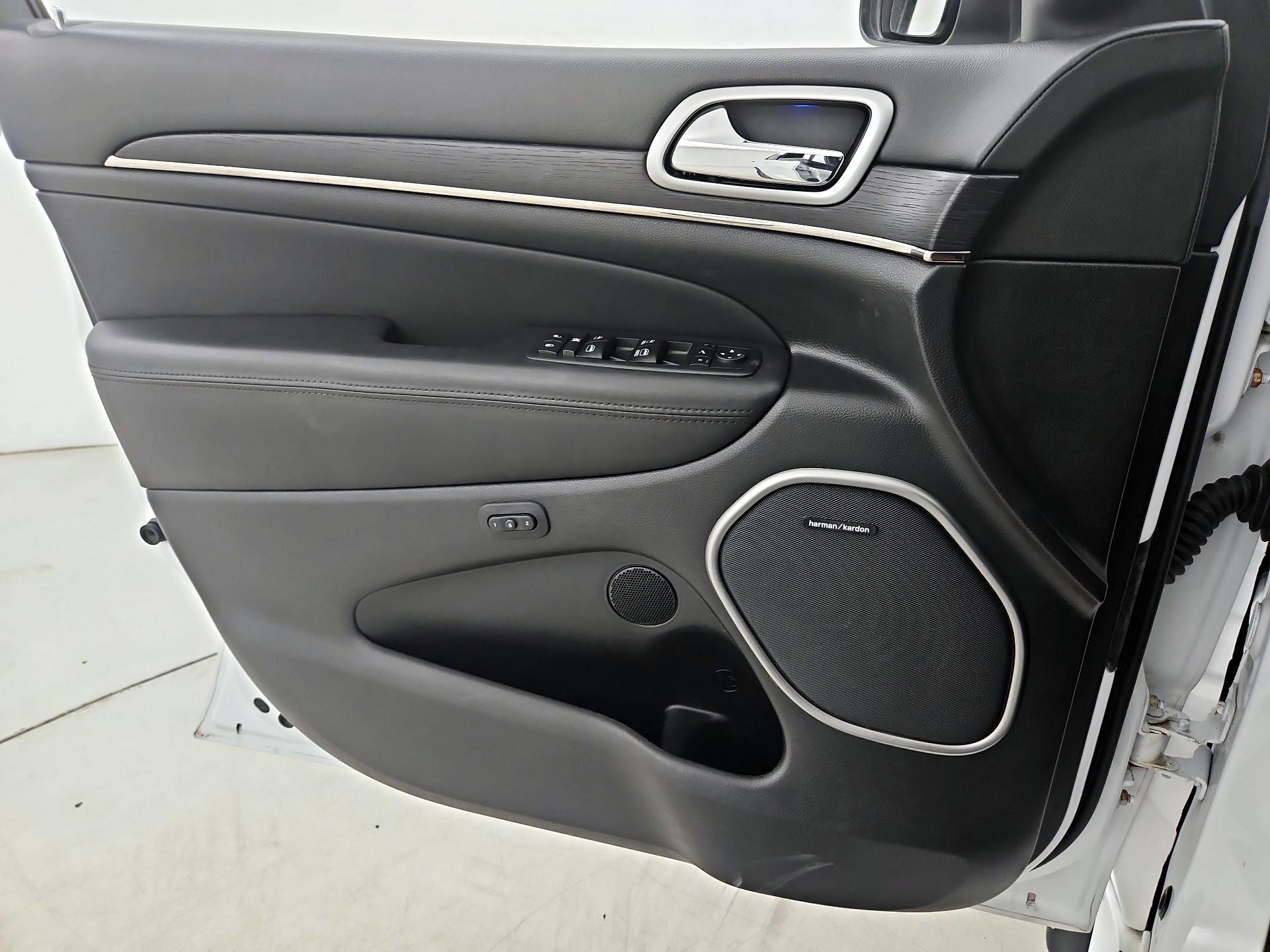 Thumbnail: 2018 Jeep Grand Cherokee - 12