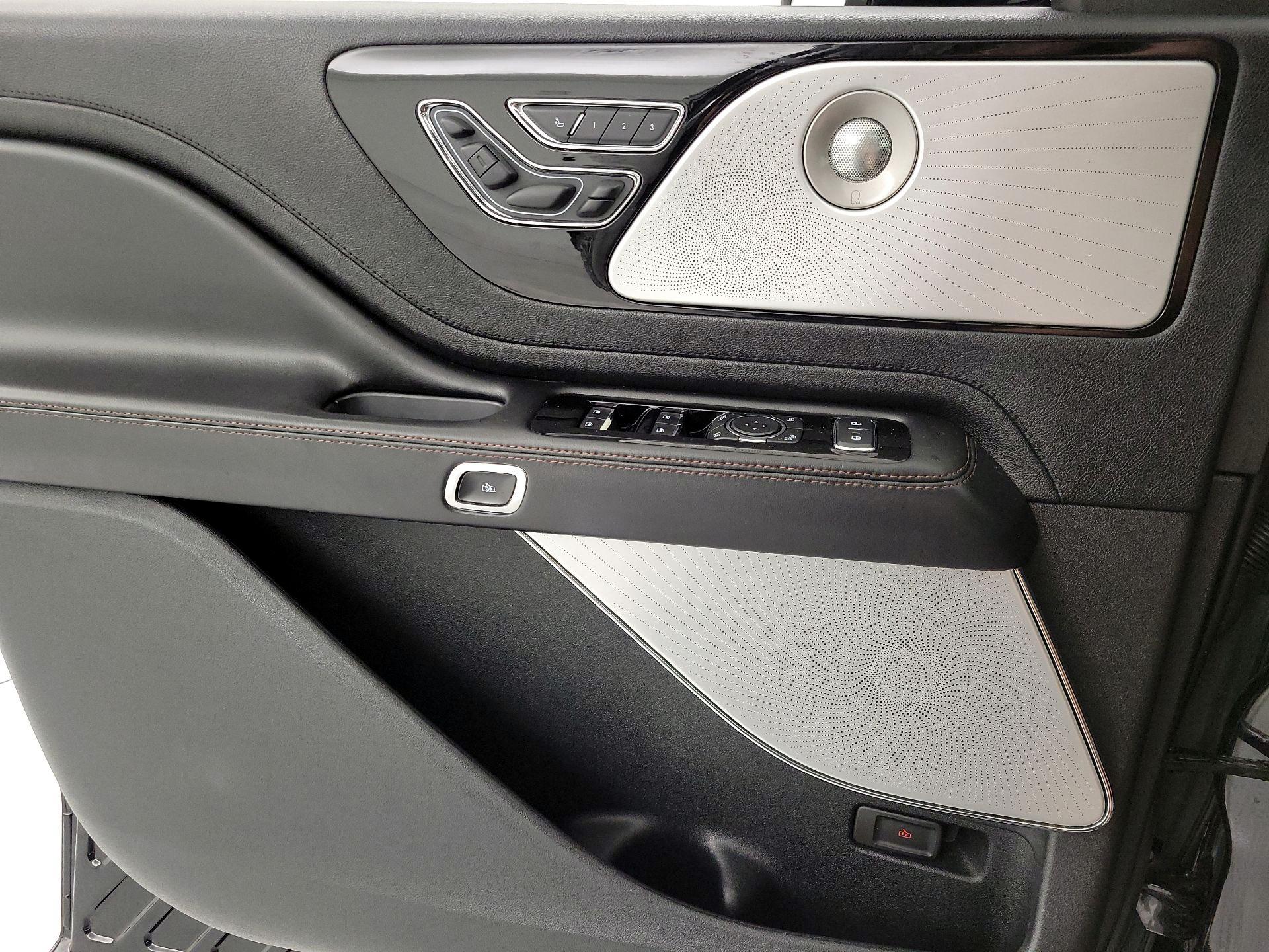 Thumbnail: 2020 Lincoln Aviator - 12