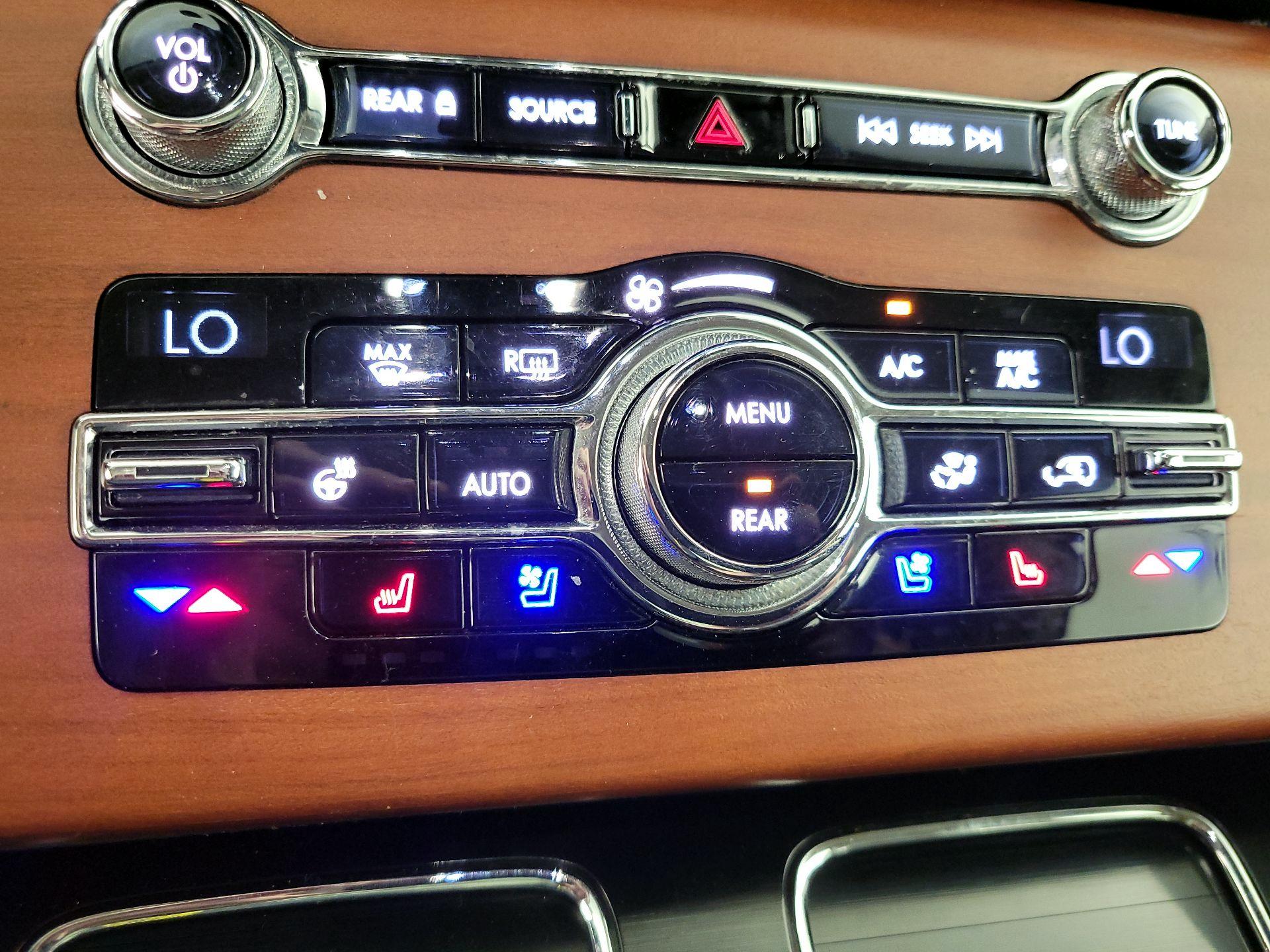 Thumbnail: 2020 Lincoln Aviator - 17