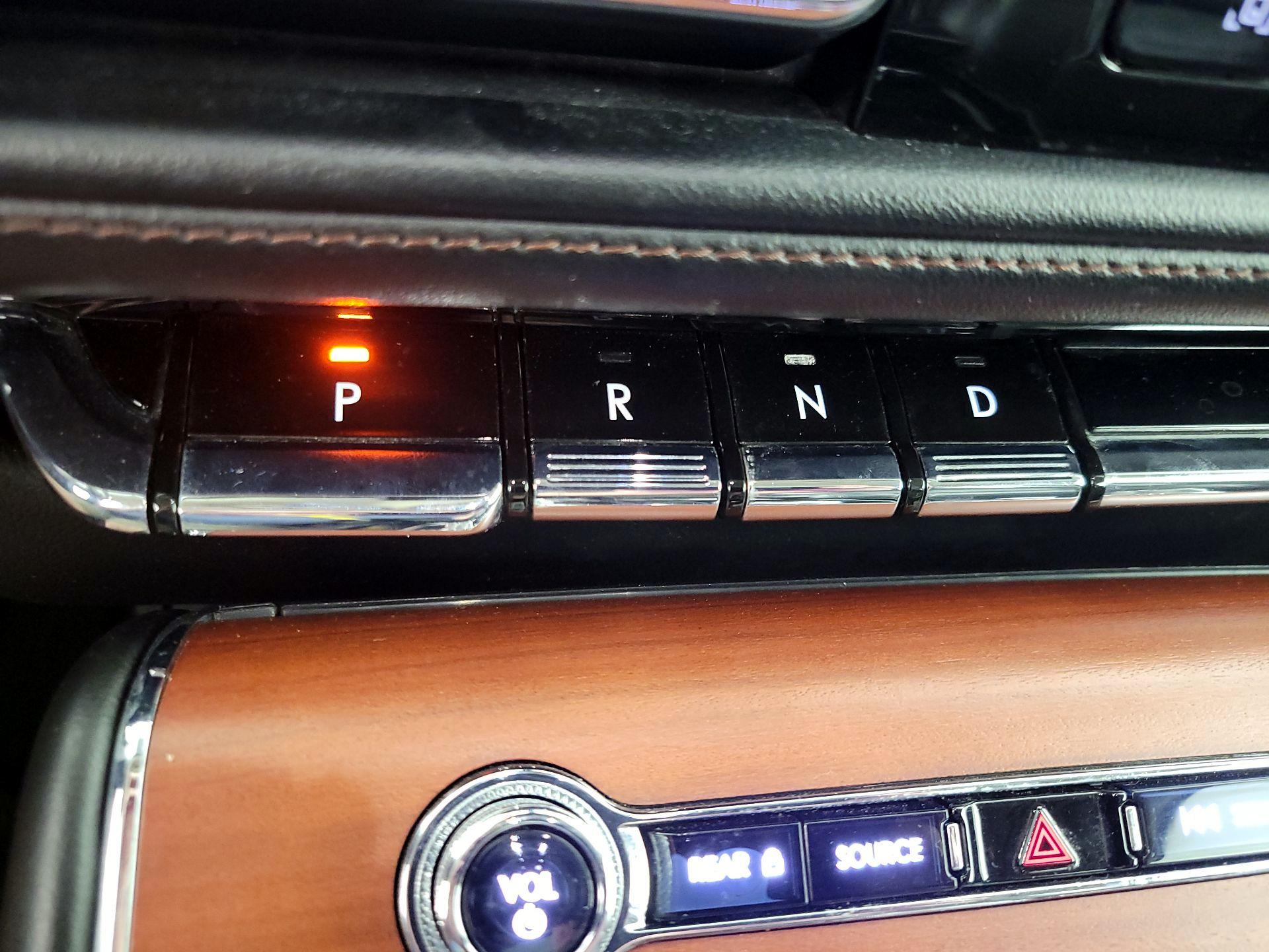 Thumbnail: 2020 Lincoln Aviator - 18