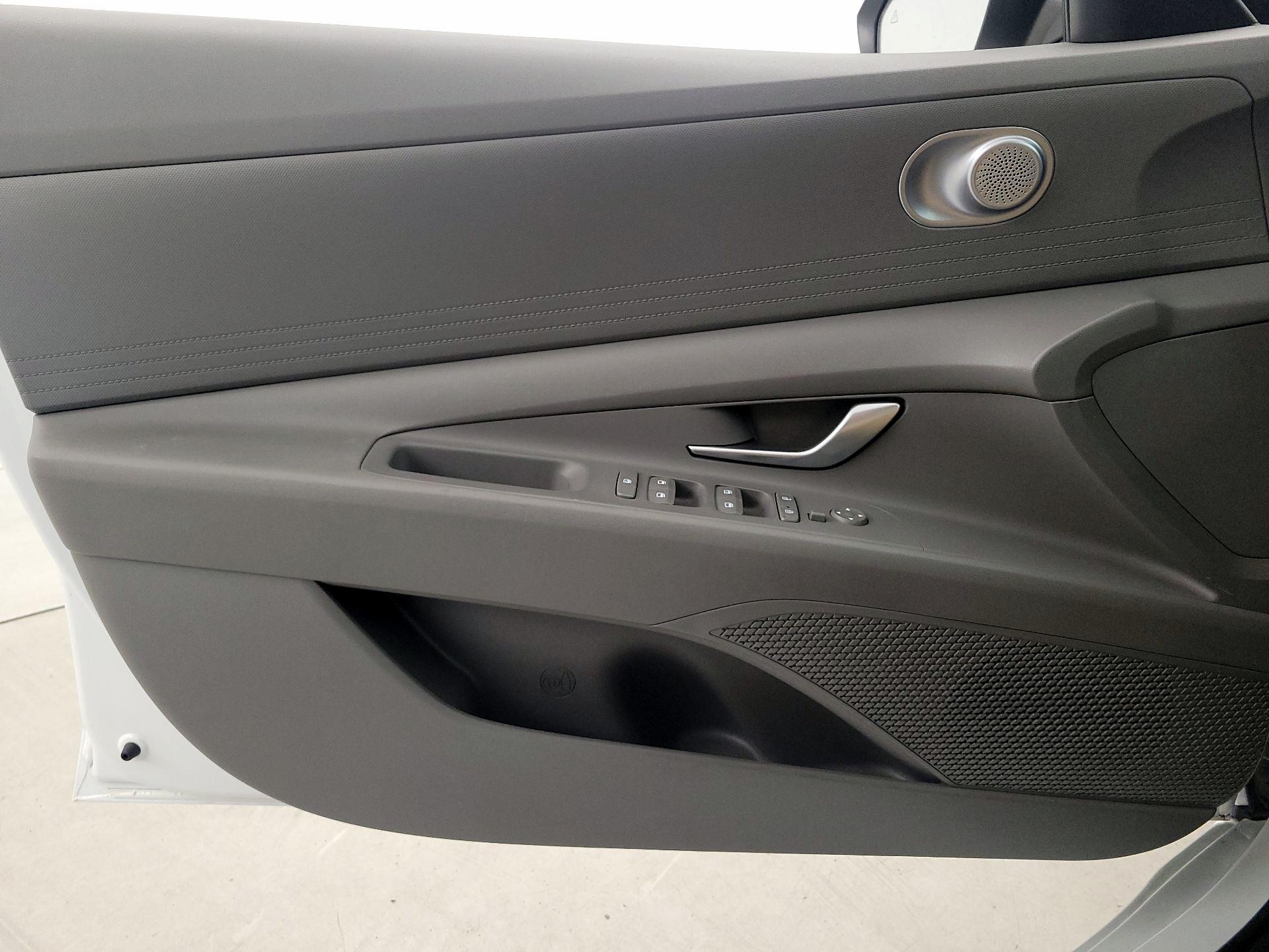 Thumbnail: 2022 Hyundai Elantra - 12