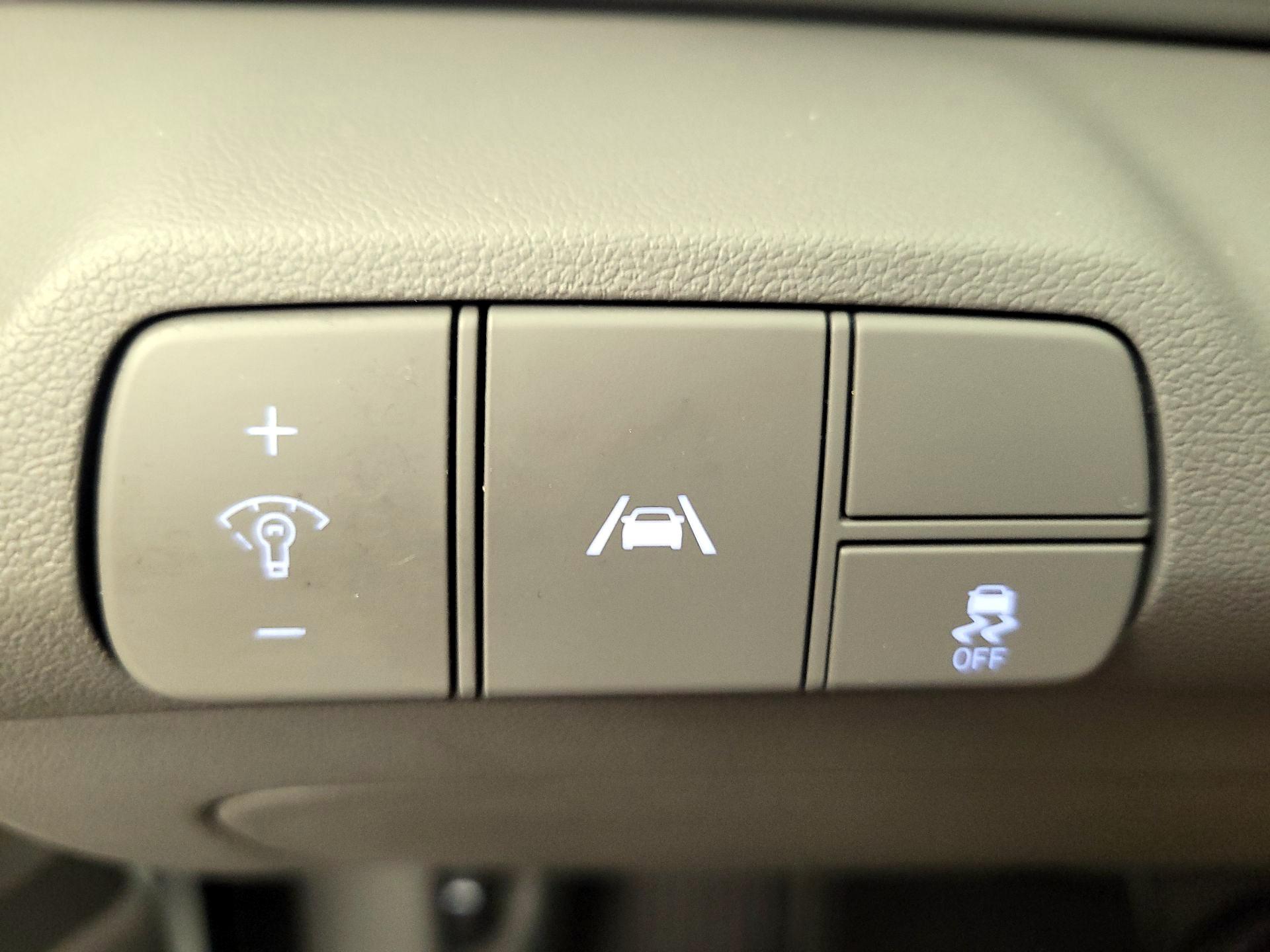 Thumbnail: 2022 Hyundai Elantra - 13