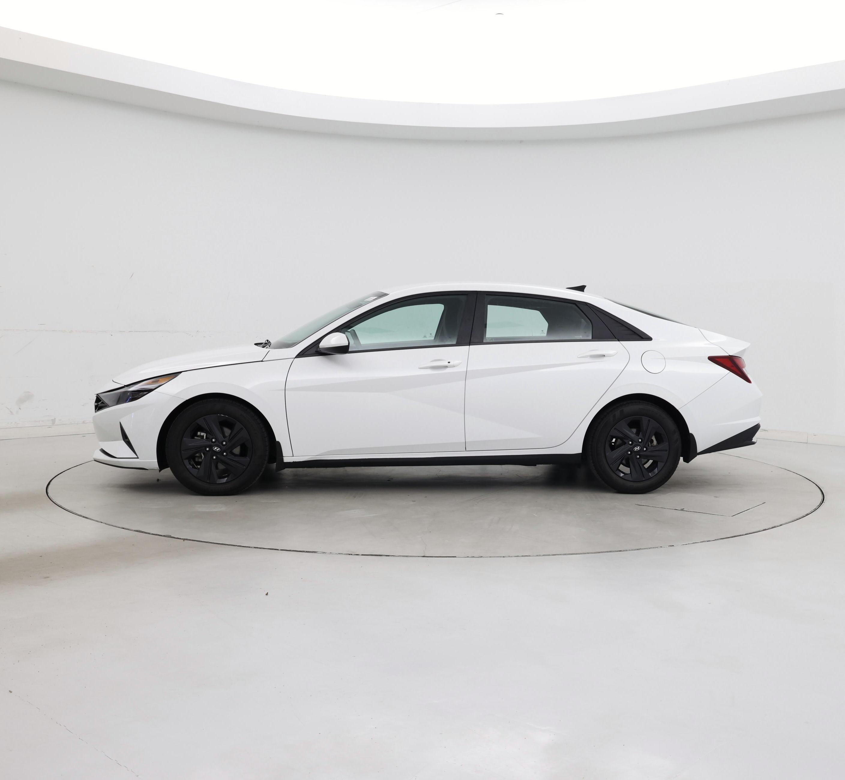 Thumbnail: 2022 Hyundai Elantra - 3