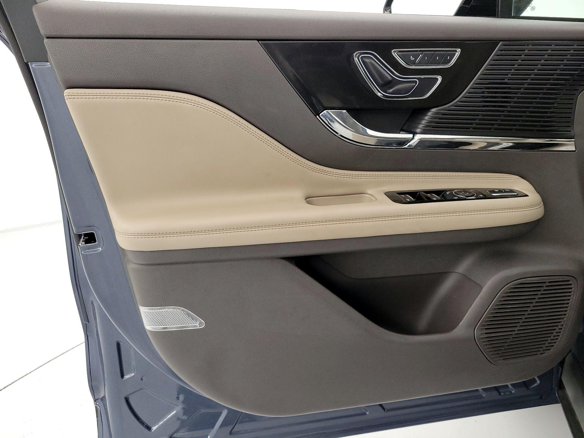 Thumbnail: 2022 Lincoln Corsair - 12