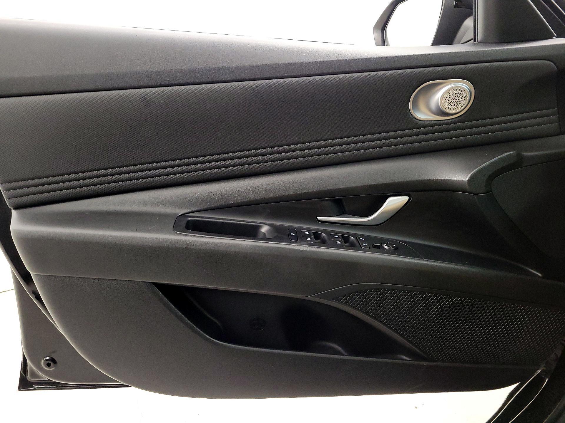 Thumbnail: 2023 Hyundai Elantra - 12