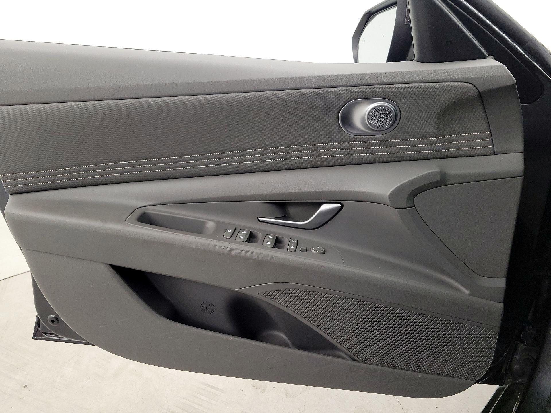 Thumbnail: 2021 Hyundai Elantra - 12