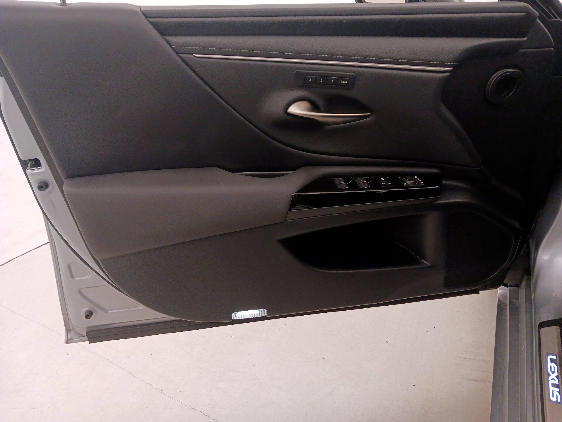 Thumbnail: 2023 Lexus ES - 12