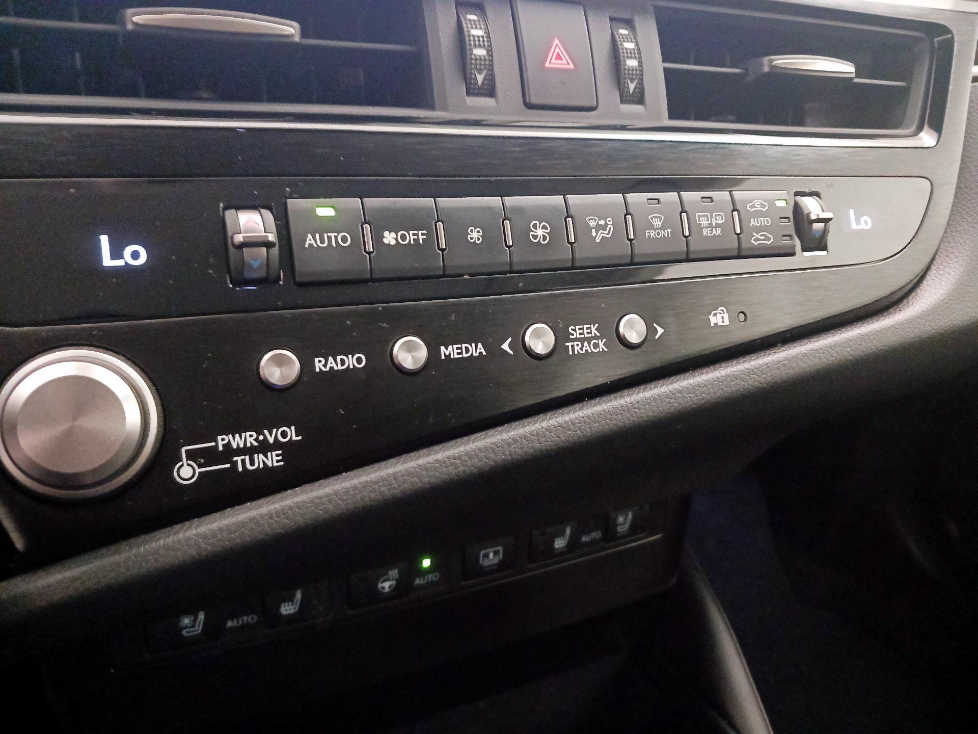 Thumbnail: 2023 Lexus ES - 16