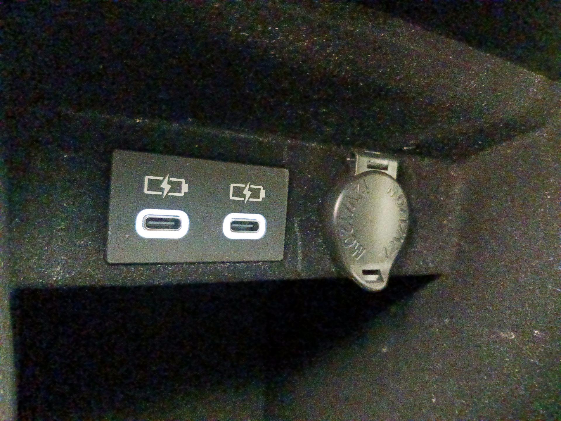 Thumbnail: 2023 Lexus ES - 18