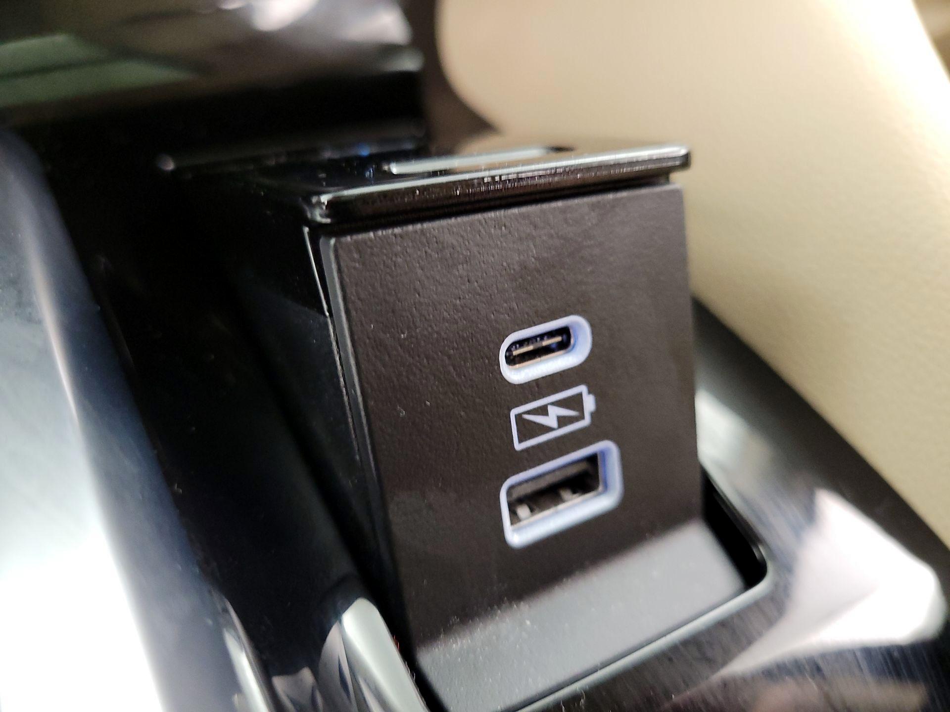 Thumbnail: 2023 Acura MDX - 18