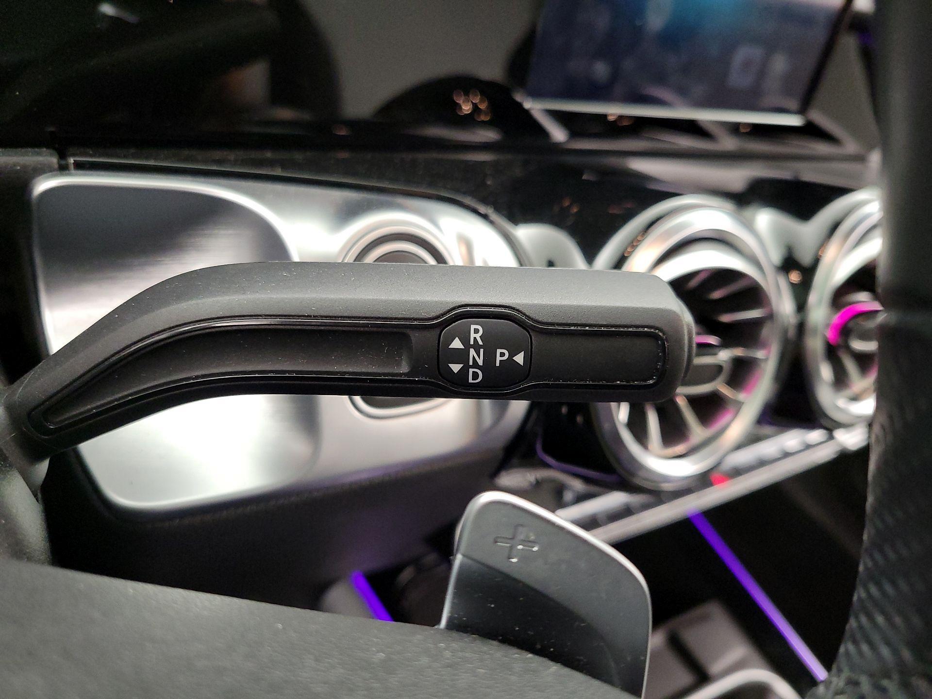 Thumbnail: 2023 Mercedes-Benz GLB - 17