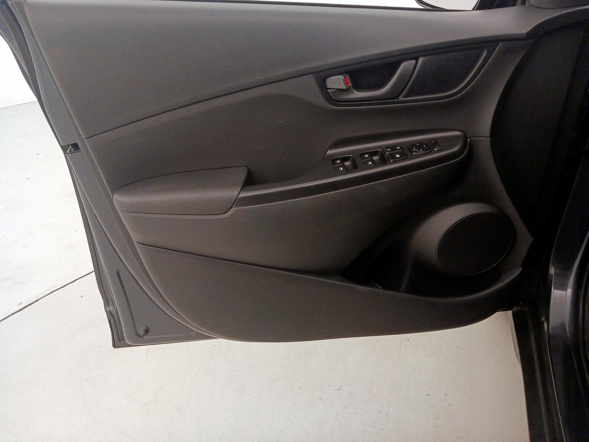 Thumbnail: 2020 Hyundai Kona - 12