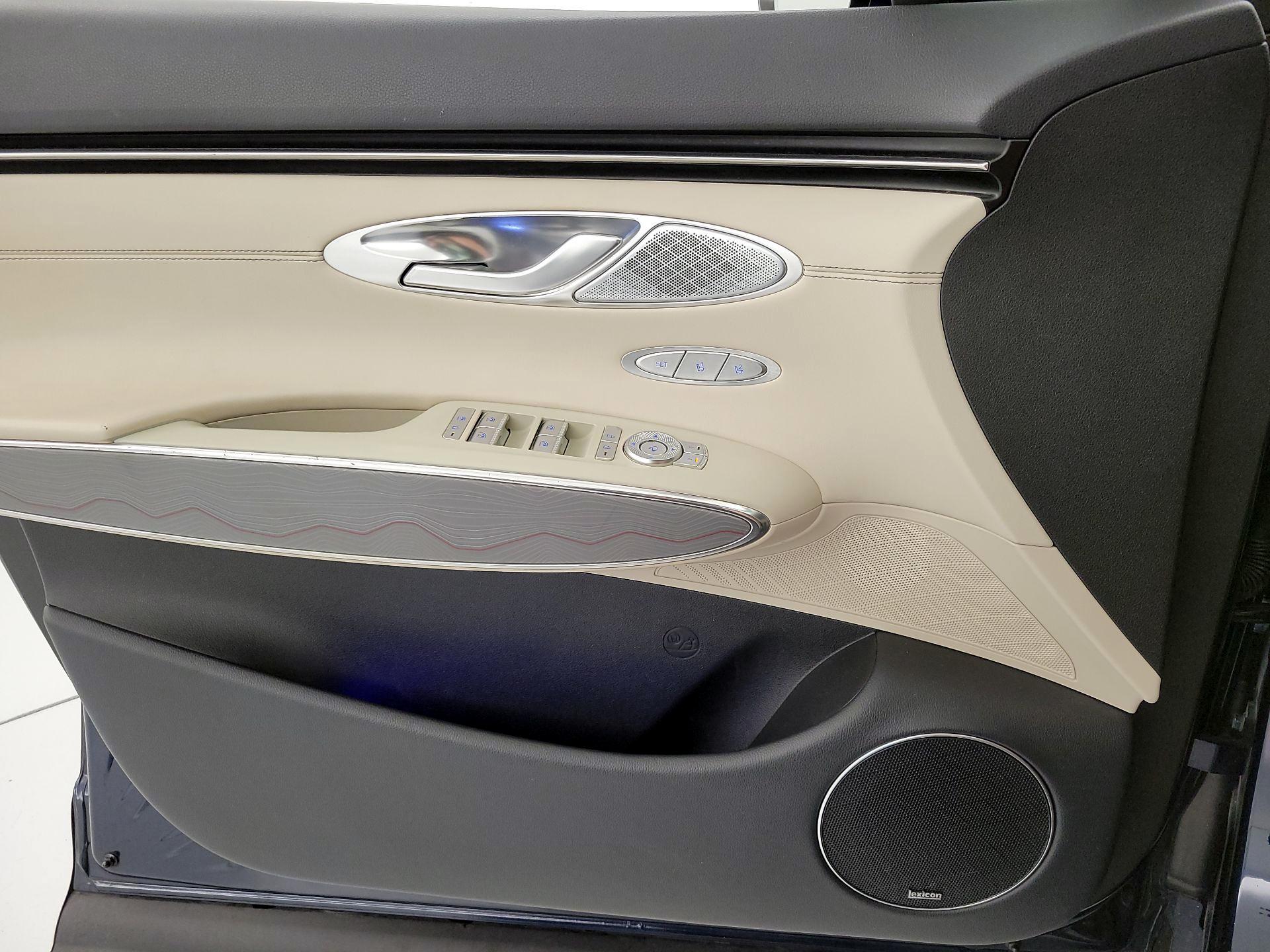 Thumbnail: 2022 Genesis GV70 - 12