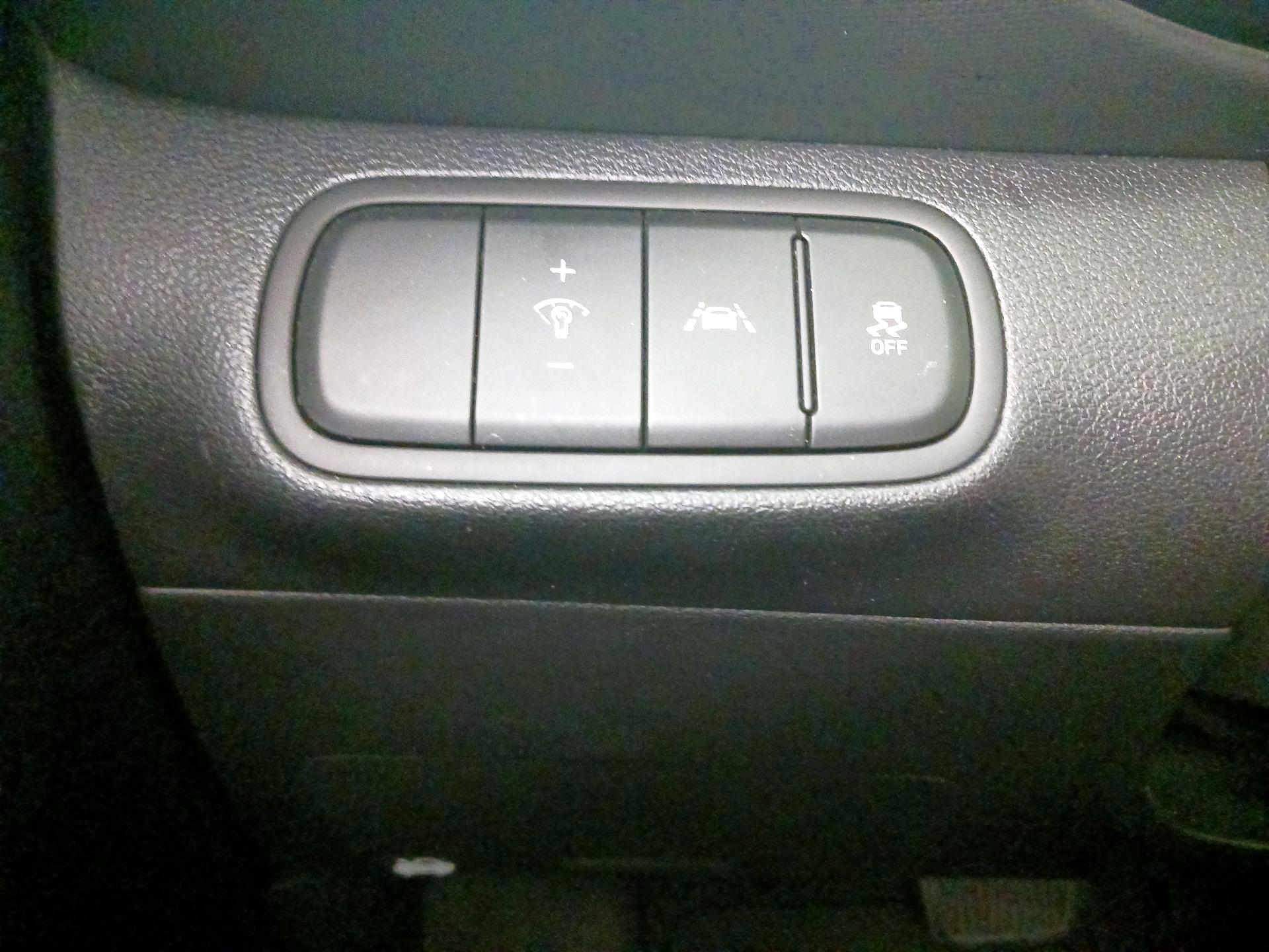 Thumbnail: 2021 Hyundai Venue - 13