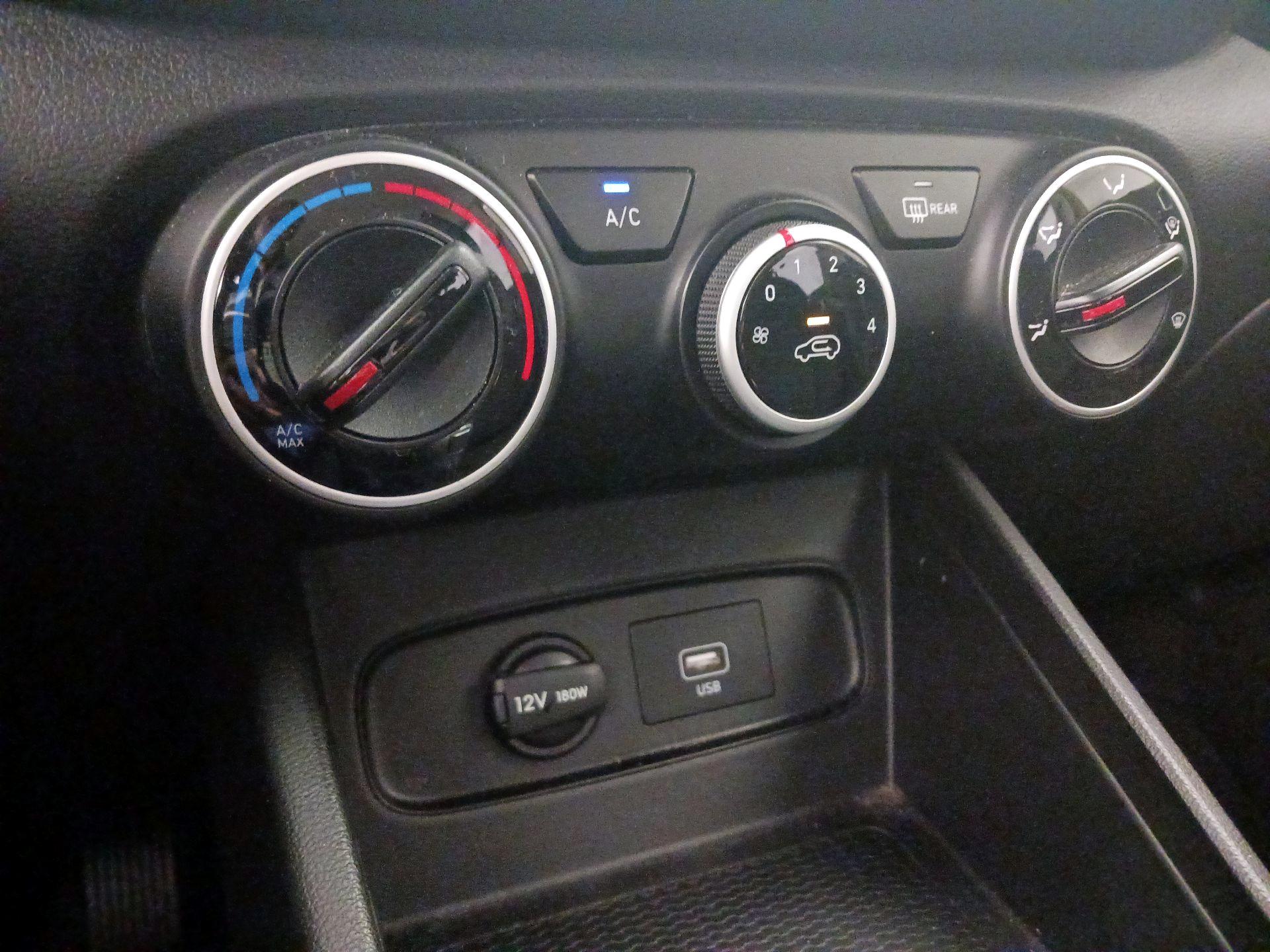 Thumbnail: 2021 Hyundai Venue - 16