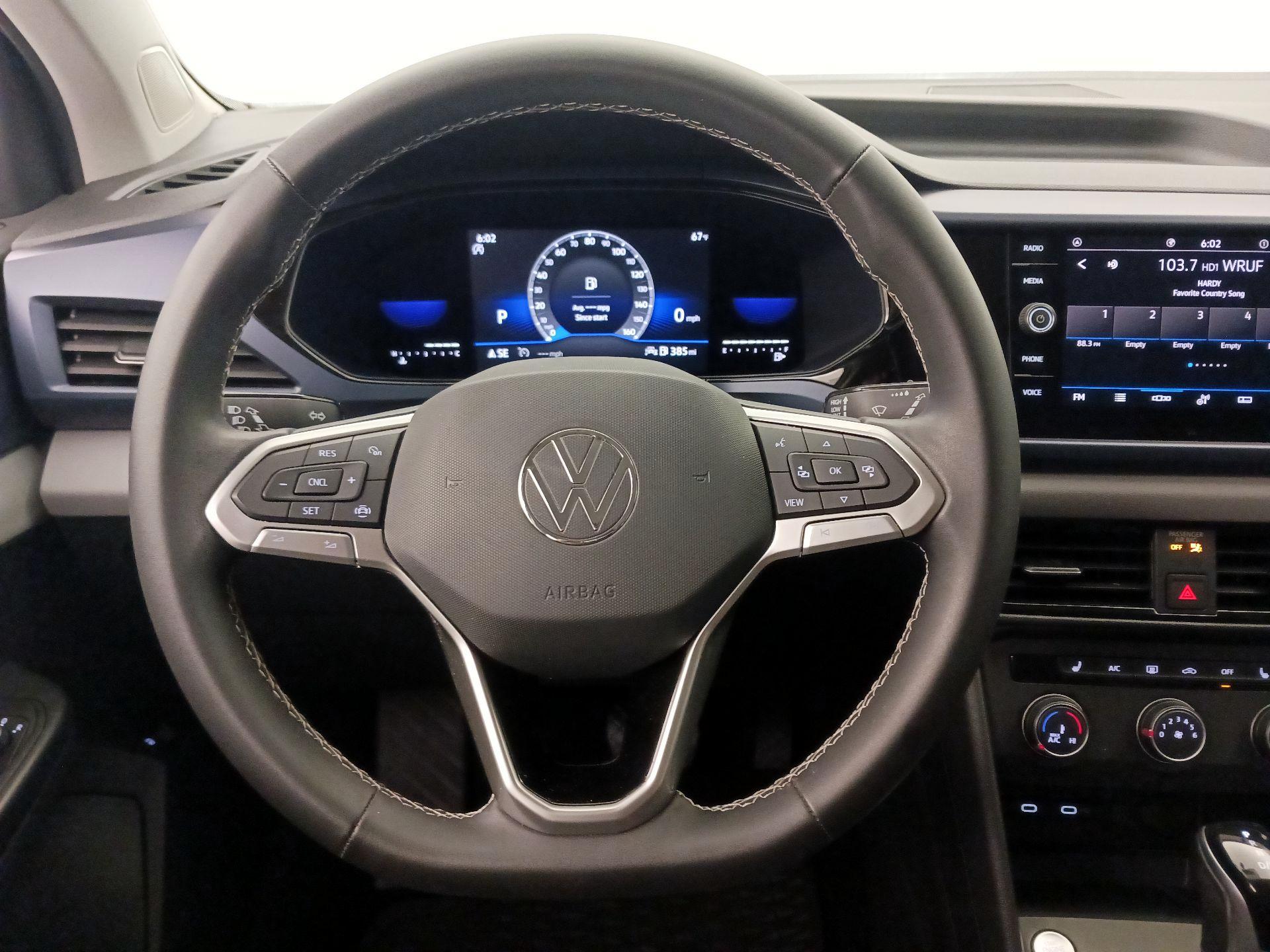 Thumbnail: 2022 Volkswagen Taos - 10