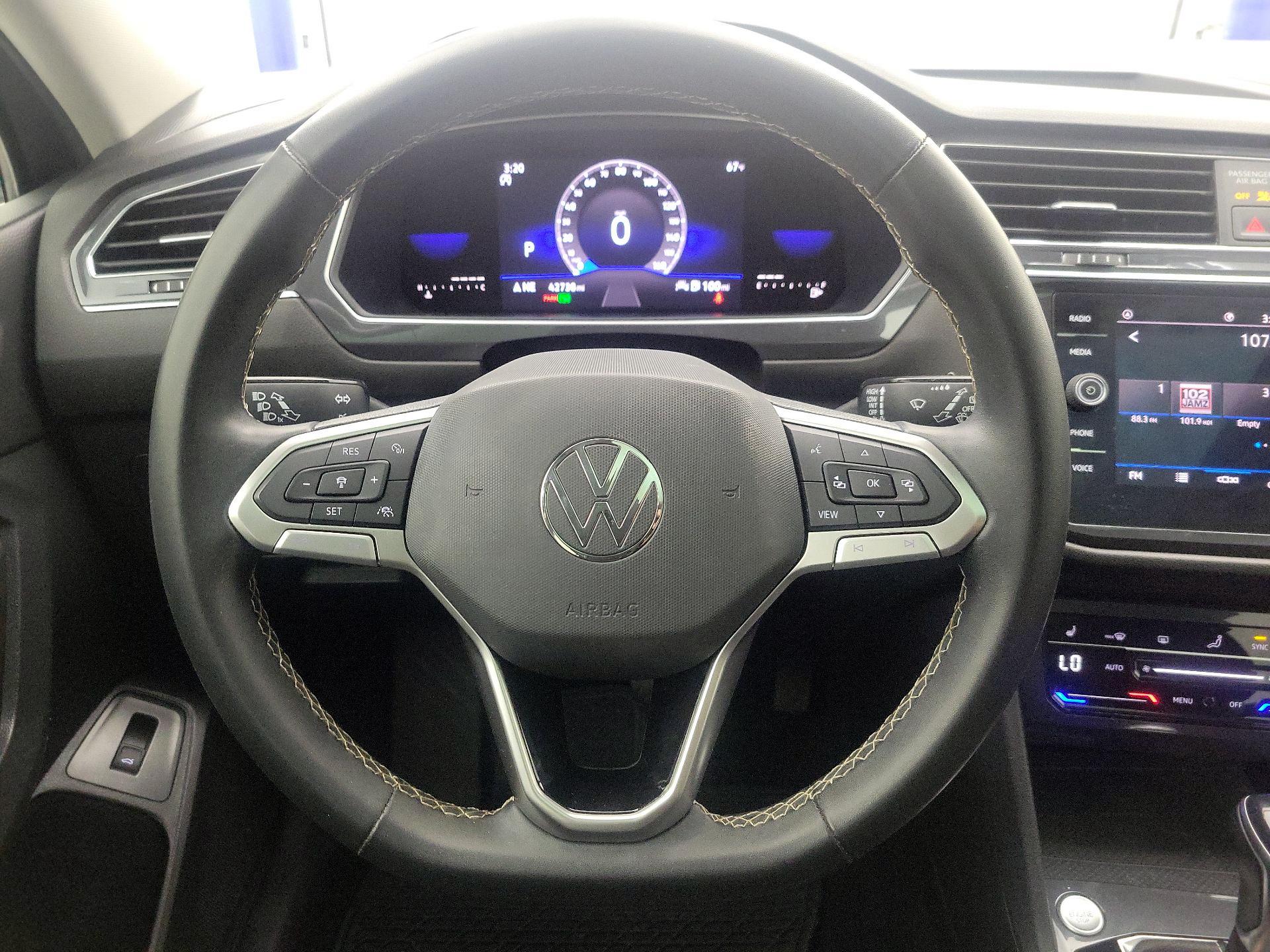 Thumbnail: 2022 Volkswagen Tiguan - 10