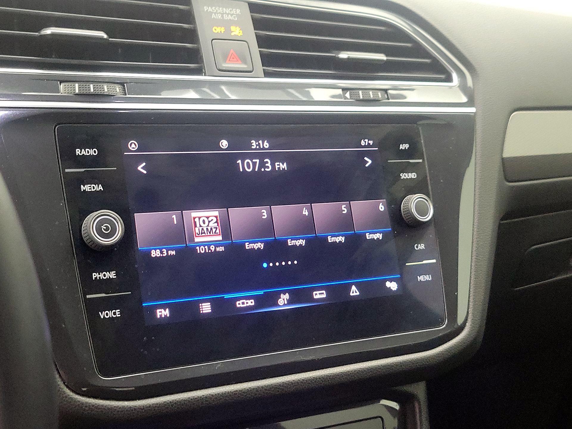 Thumbnail: 2022 Volkswagen Tiguan - 15