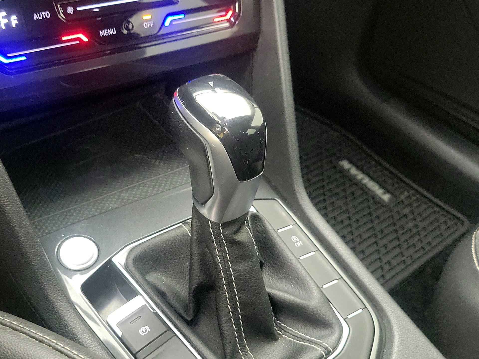 Thumbnail: 2022 Volkswagen Tiguan - 17