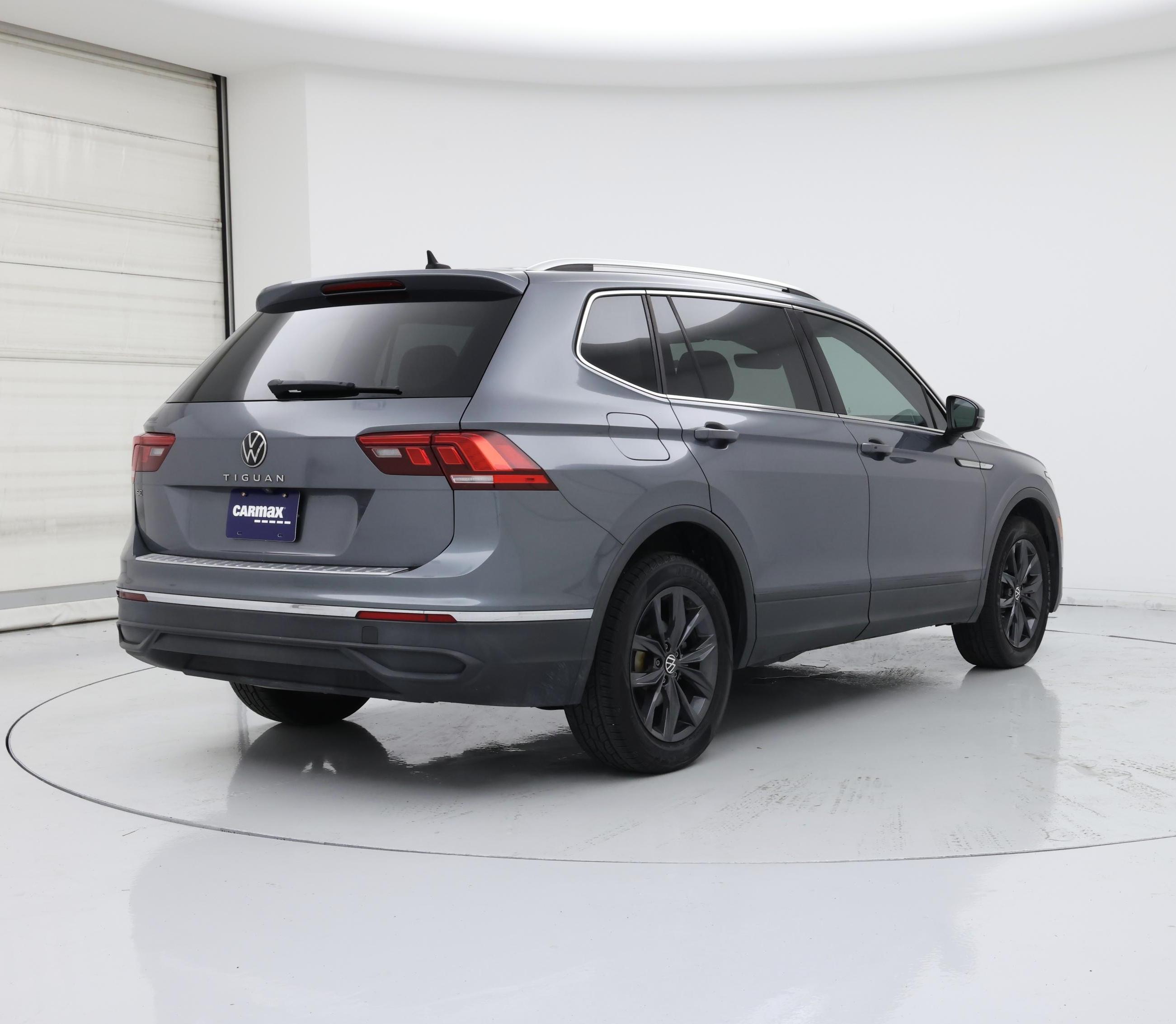 Thumbnail: 2022 Volkswagen Tiguan - 8