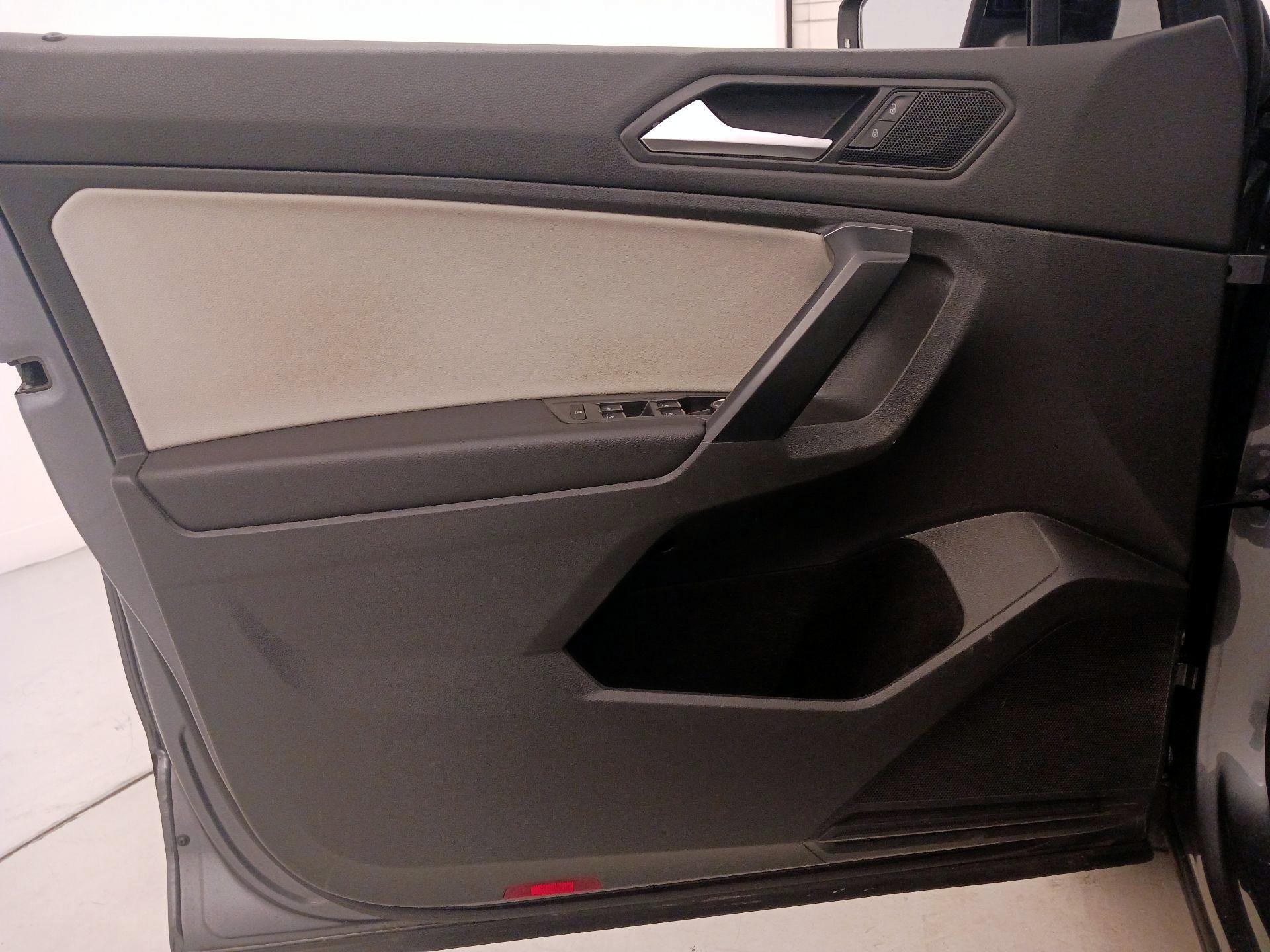 Thumbnail: 2021 Volkswagen Tiguan - 12