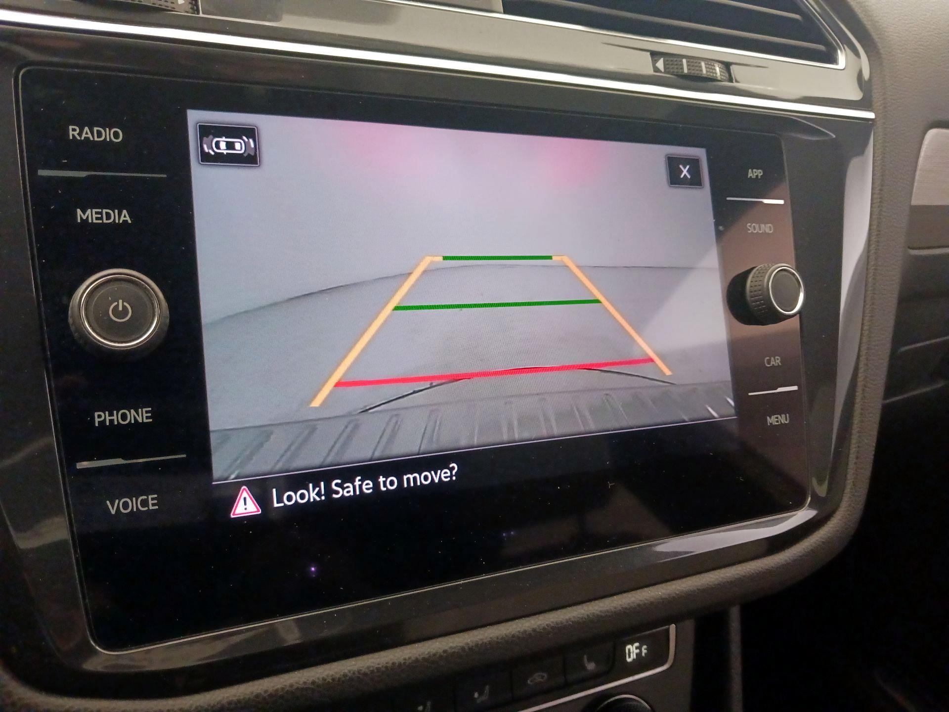 Thumbnail: 2021 Volkswagen Tiguan - 14