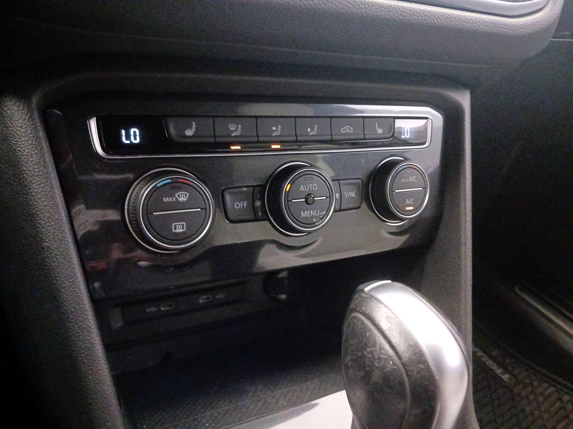 Thumbnail: 2021 Volkswagen Tiguan - 16