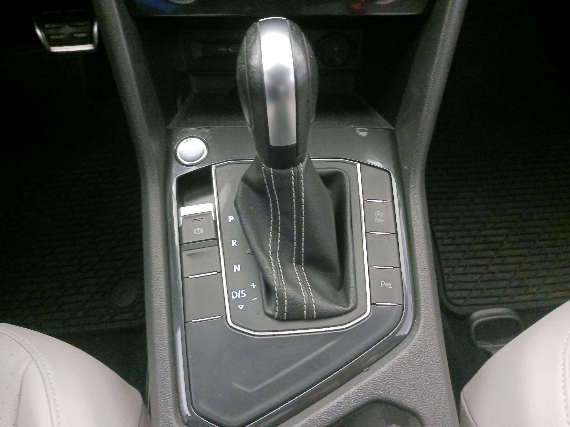 Thumbnail: 2021 Volkswagen Tiguan - 17