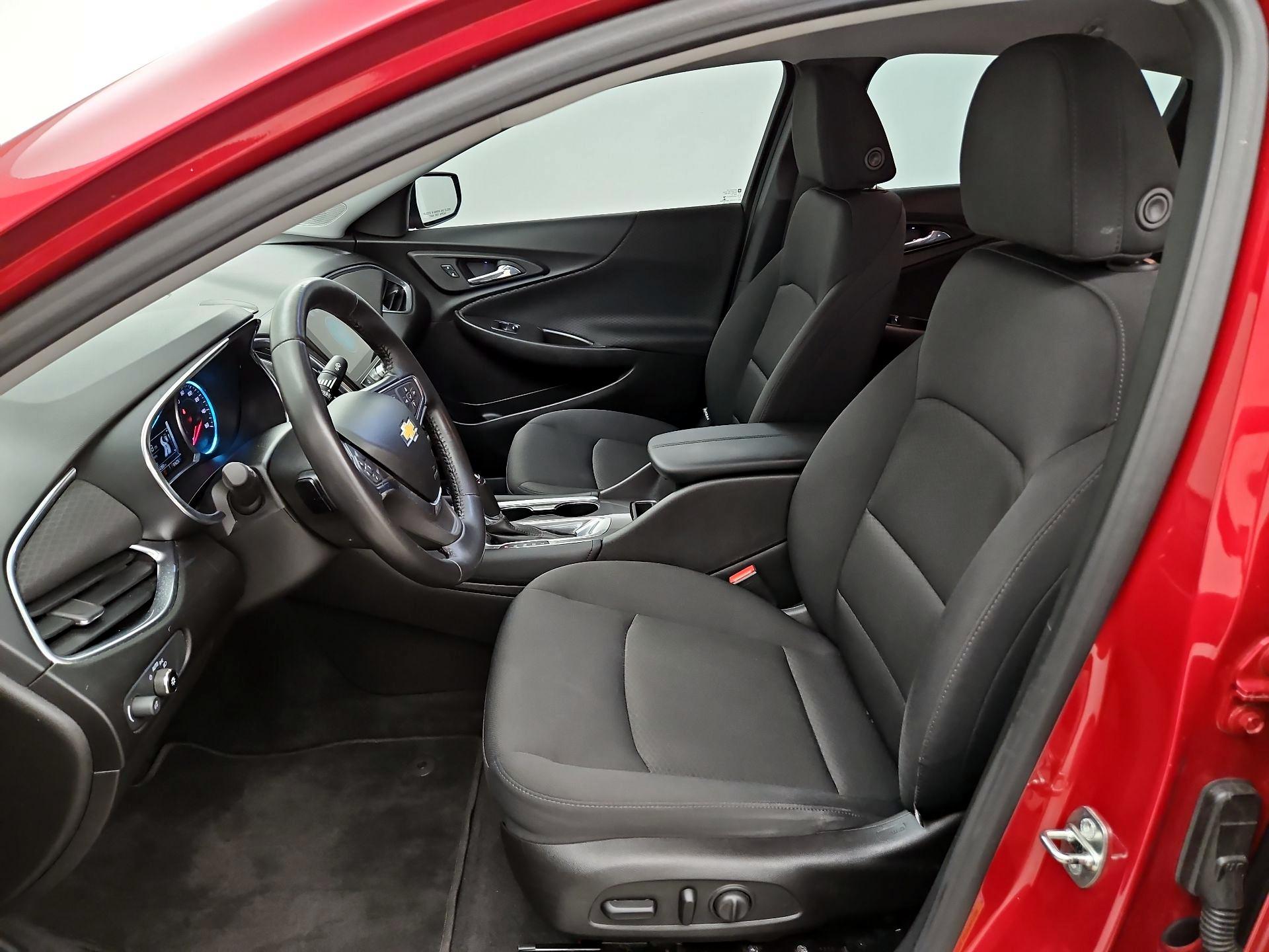 Thumbnail: 2016 Chevrolet Malibu - 11